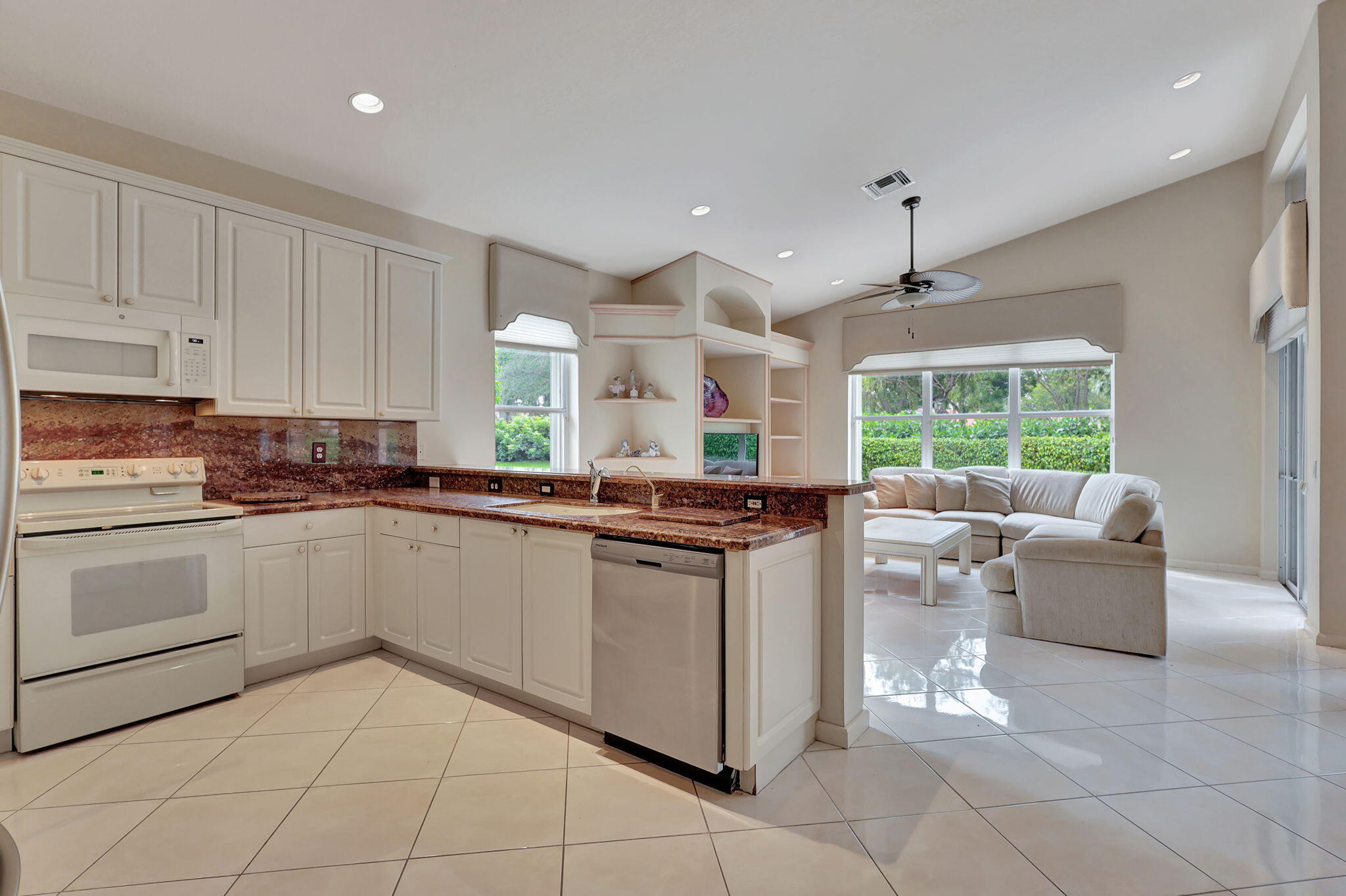 11766 Caracas Boulevard