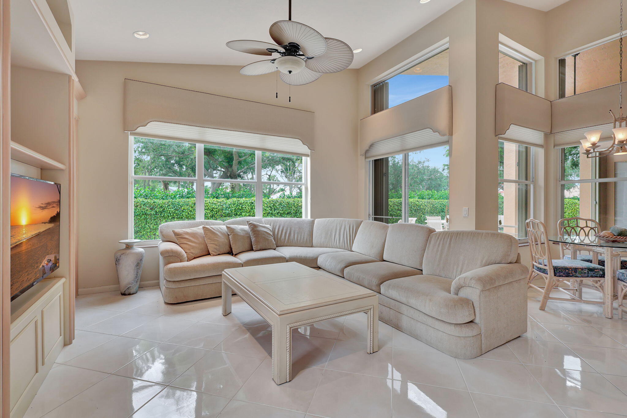 11766 Caracas Boulevard