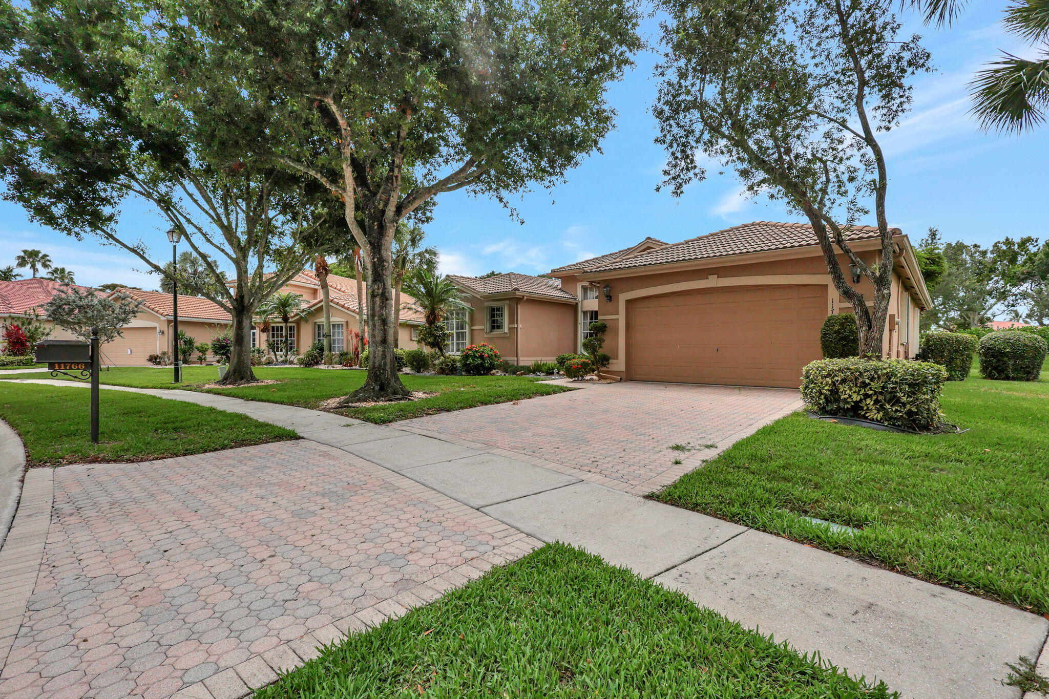 11766 Caracas Boulevard