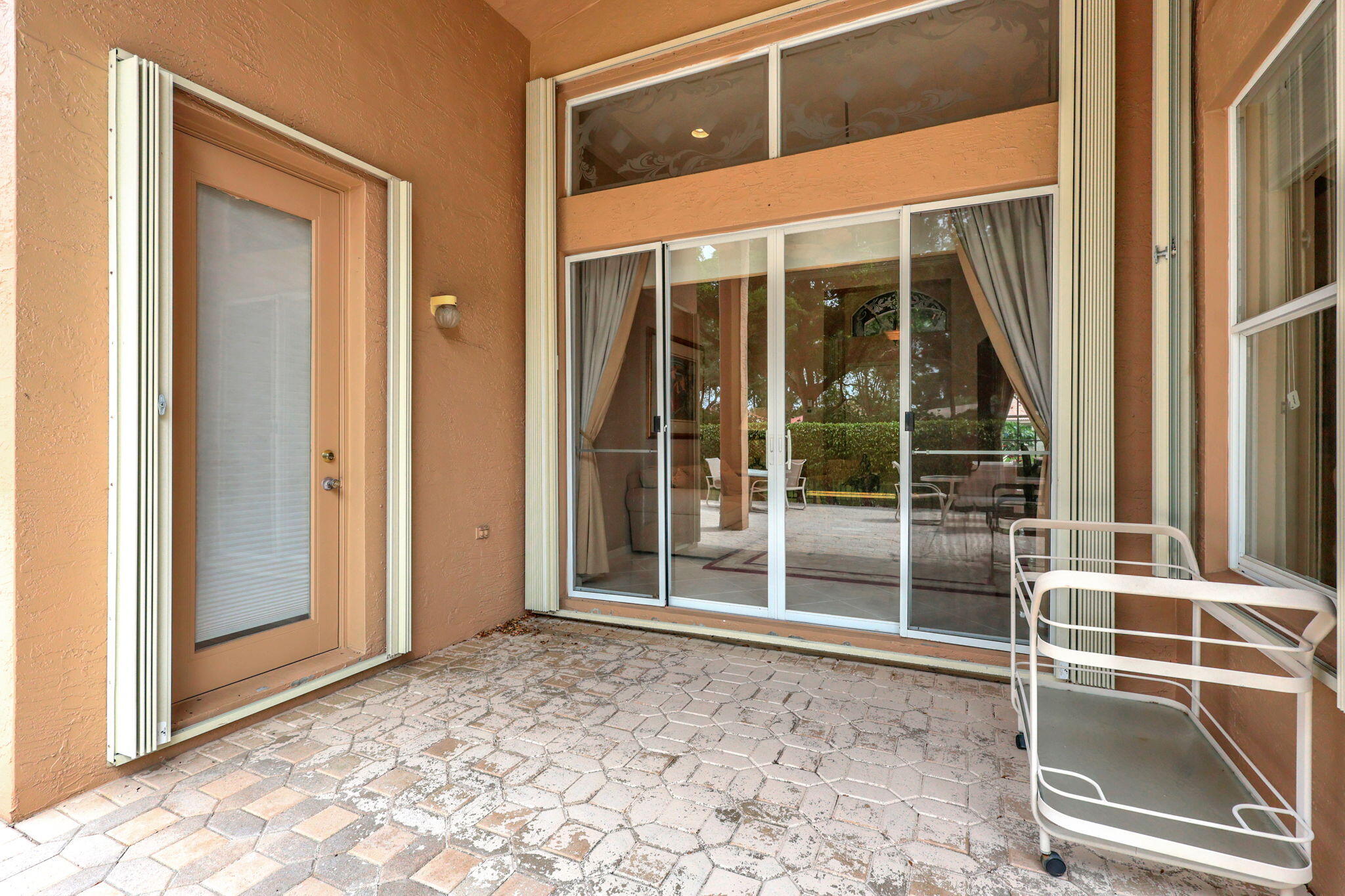 11766 Caracas Boulevard