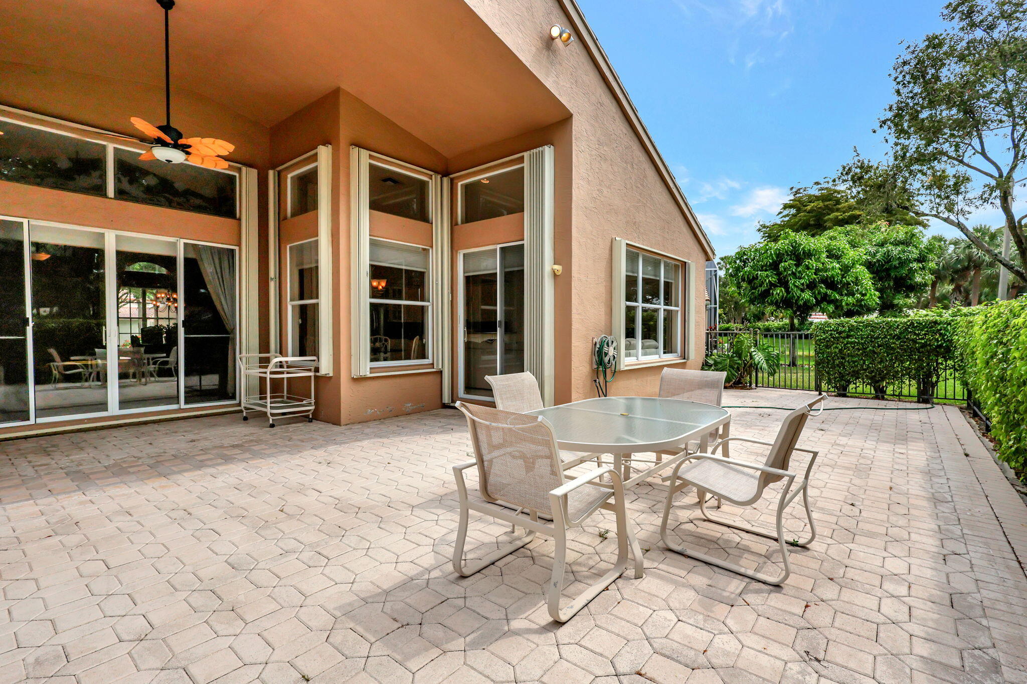 11766 Caracas Boulevard