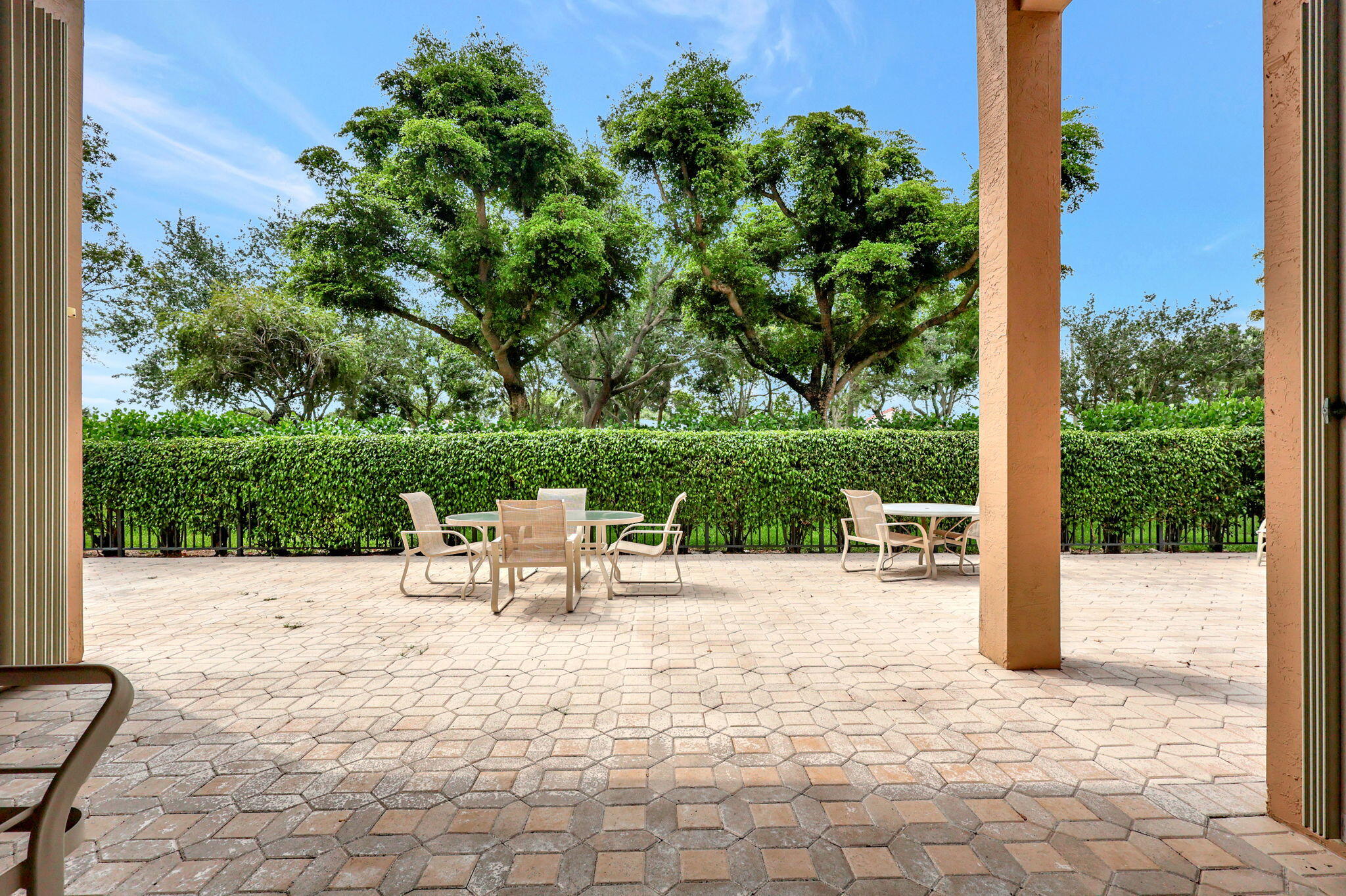 11766 Caracas Boulevard