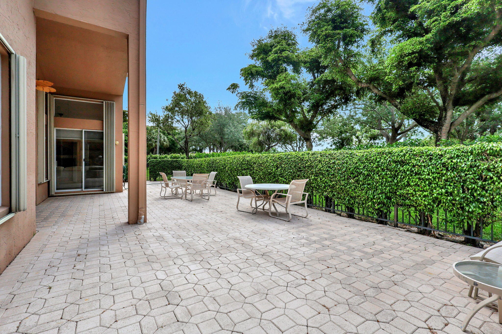 11766 Caracas Boulevard