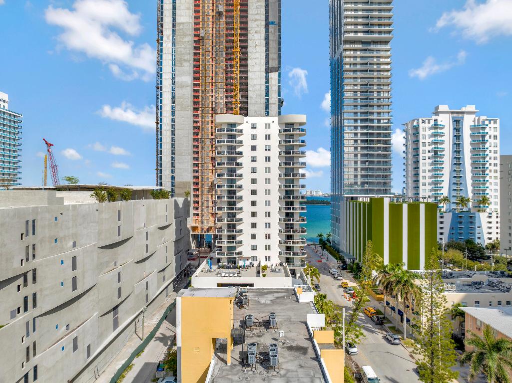 601 NE 23rd Street 1006