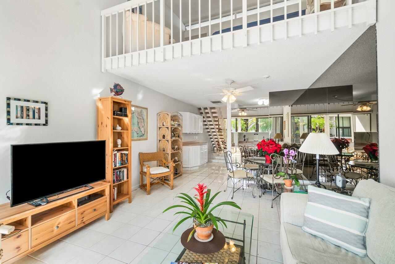 3589 S Ocean Boulevard Boulevard 25