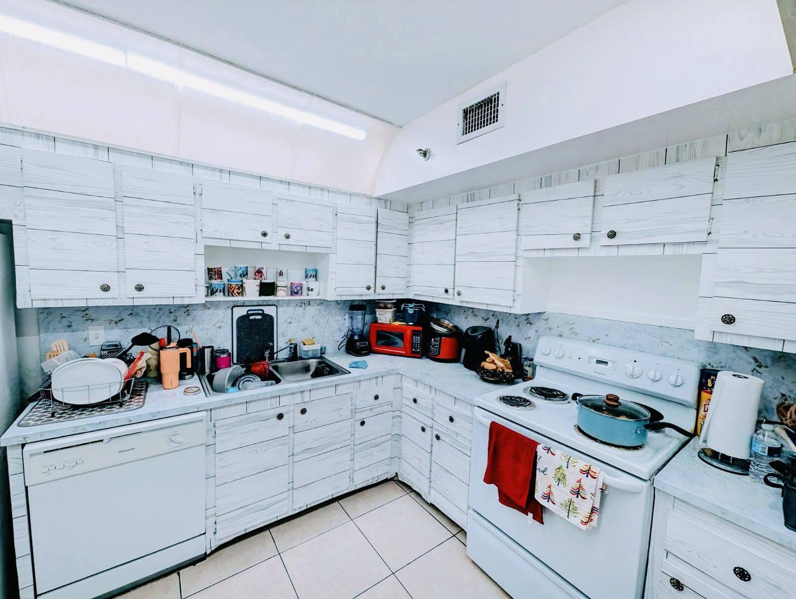 901 Hillcrest Drive 604