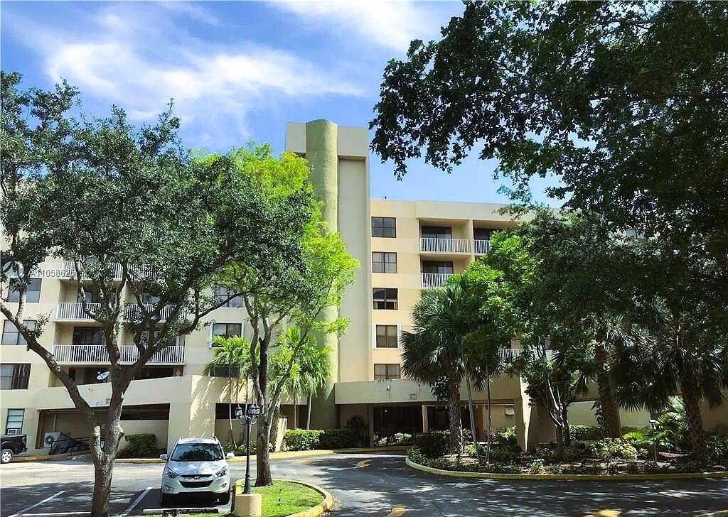 901 Hillcrest Drive 604