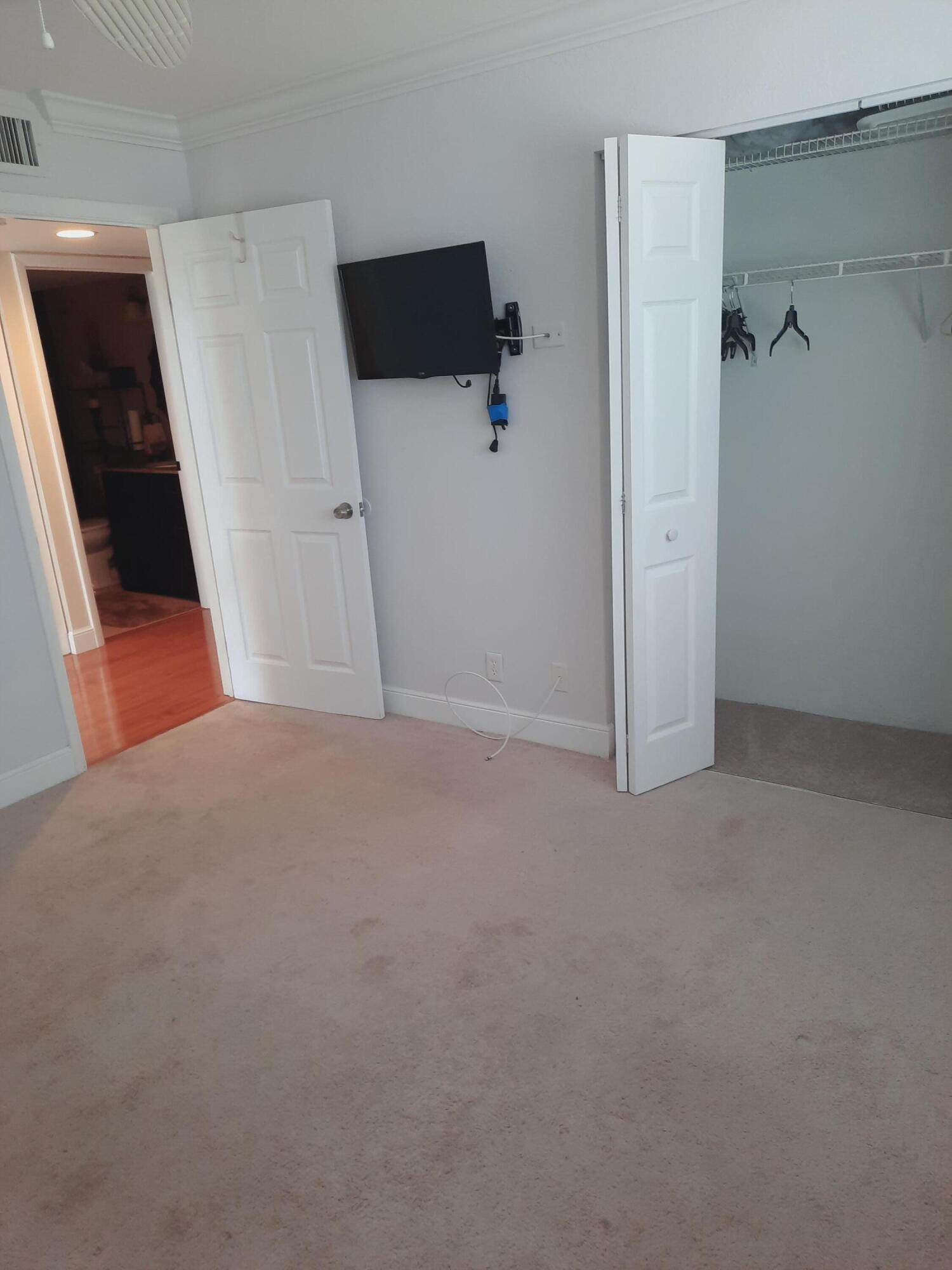 15301 Pembridge Avenue 44