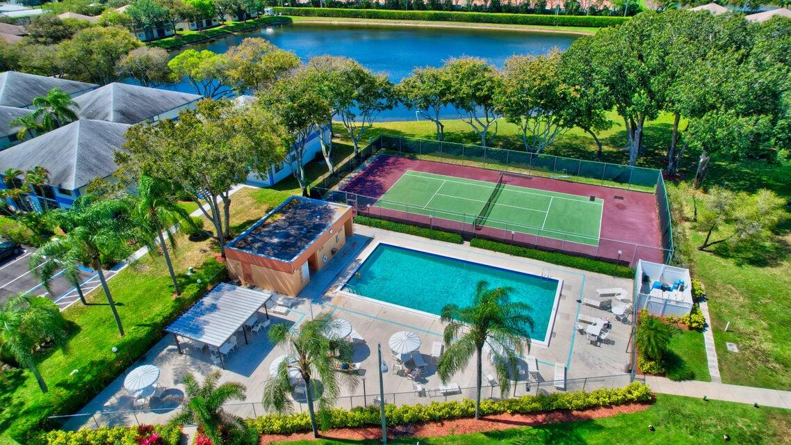 15301 Pembridge Avenue 44