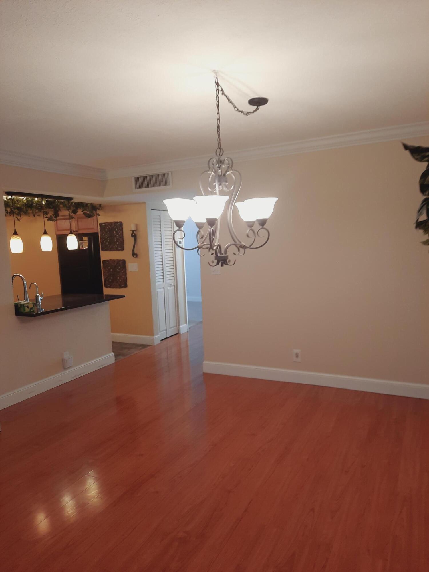 15301 Pembridge Avenue 44