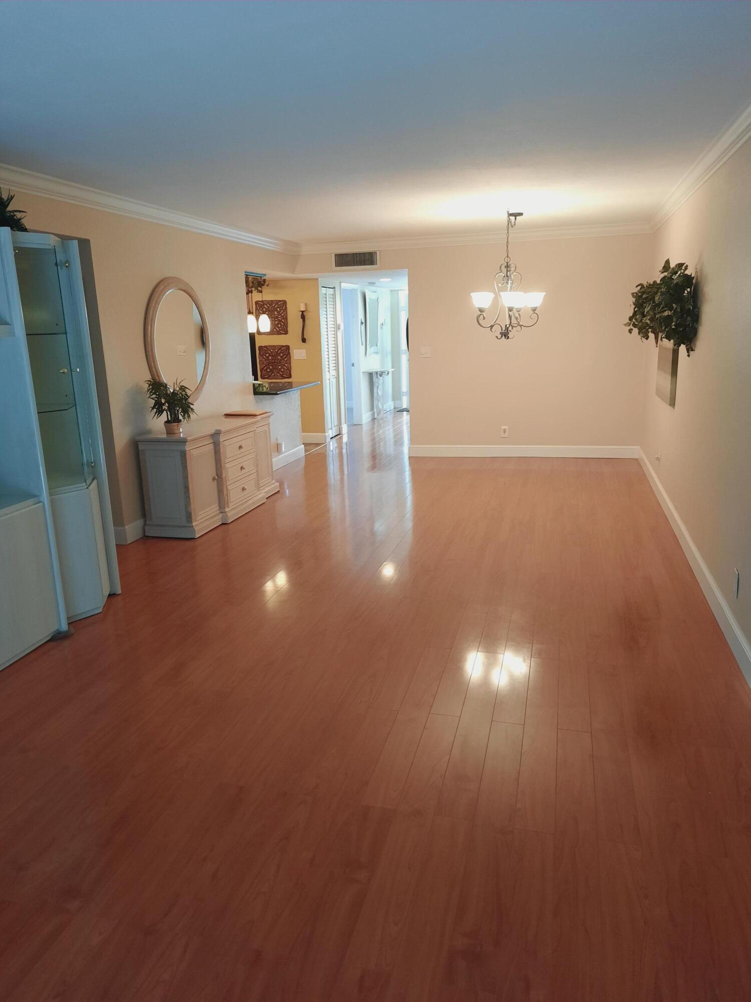 15301 Pembridge Avenue 44