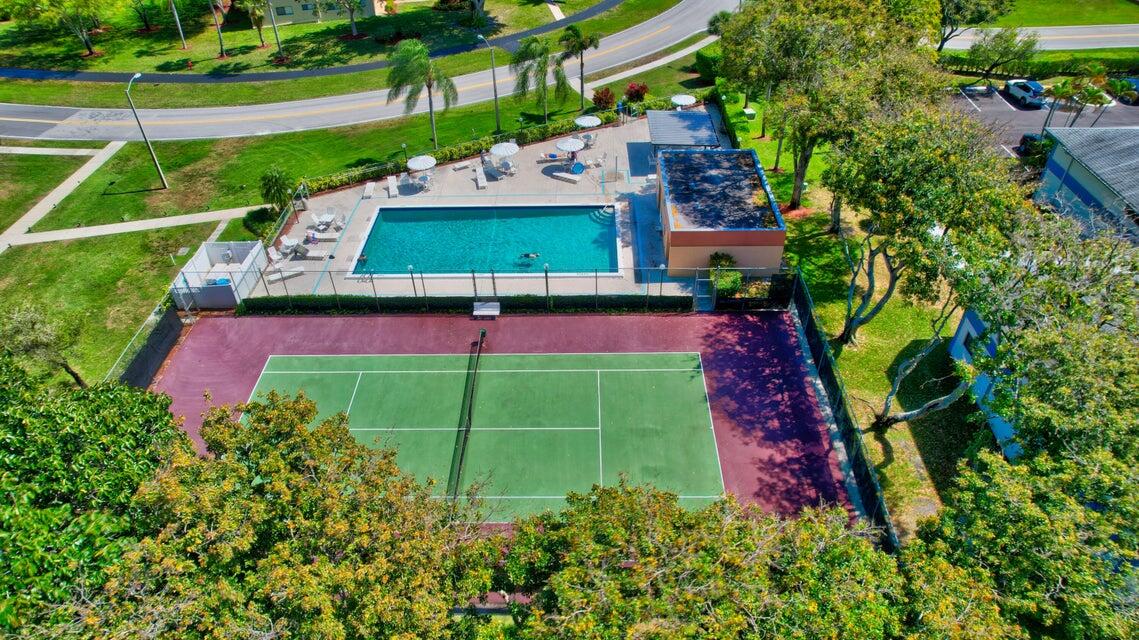 15301 Pembridge Avenue 44