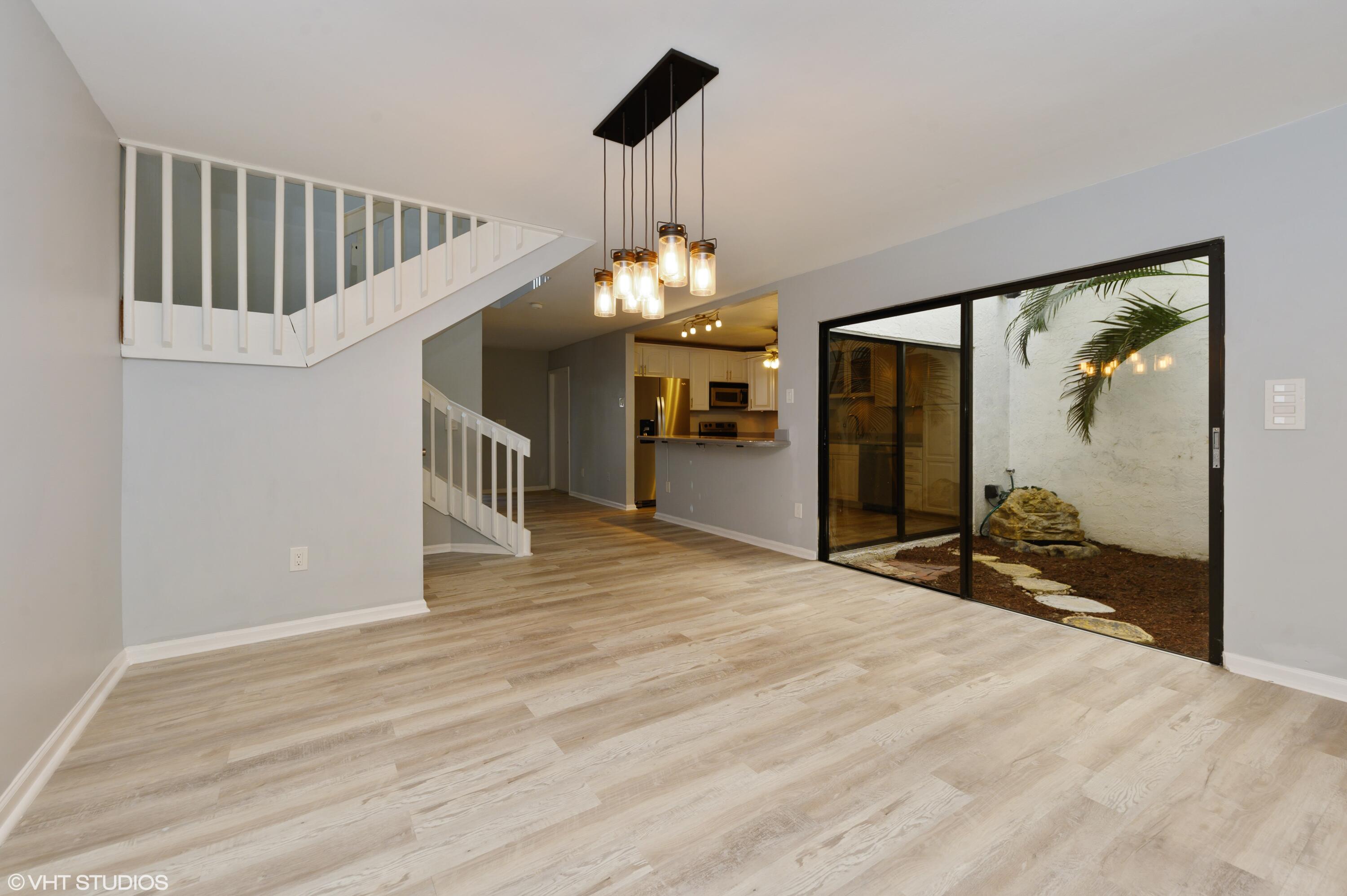 6696 Canary Palm Circle