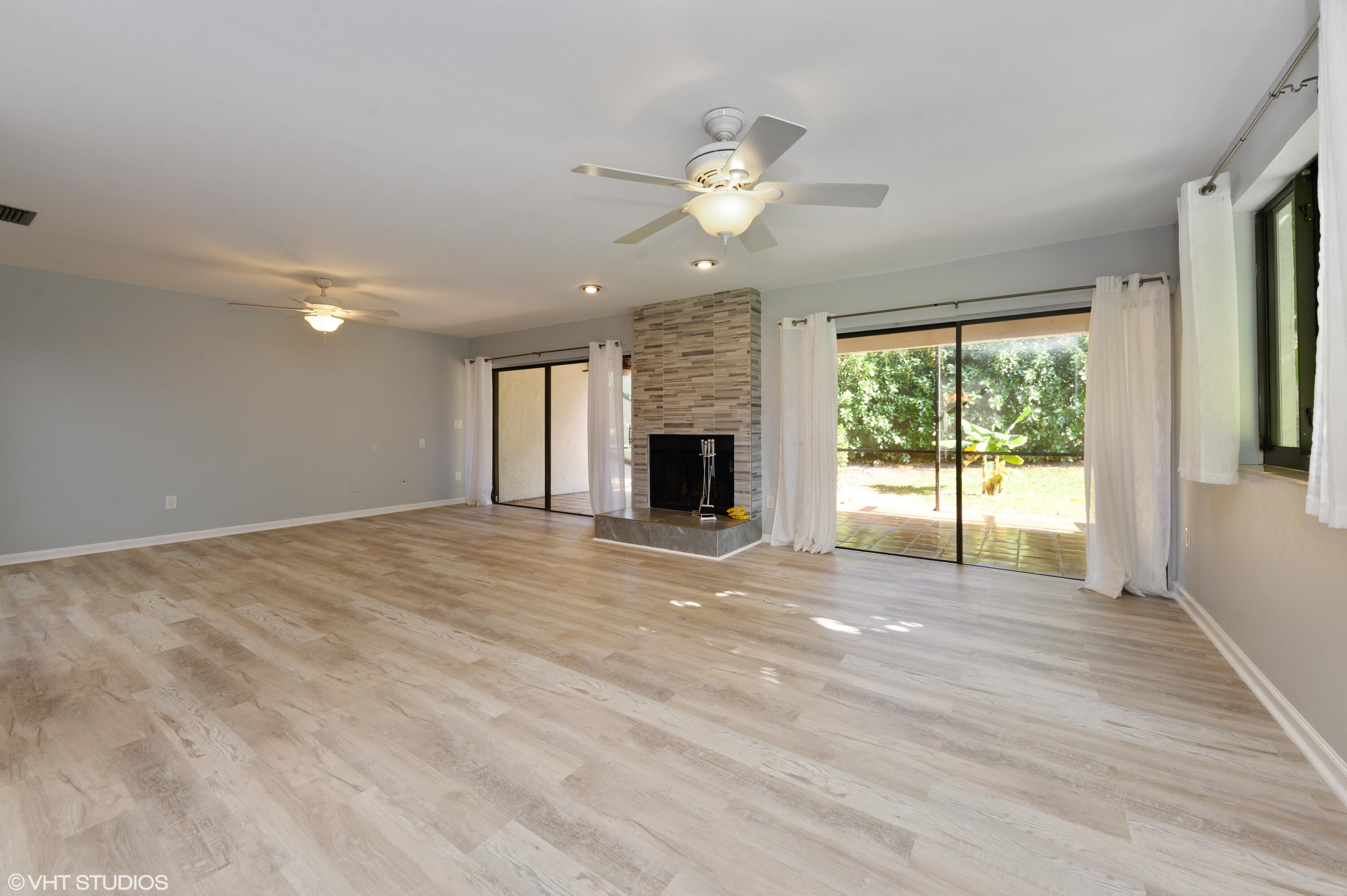 6696 Canary Palm Circle