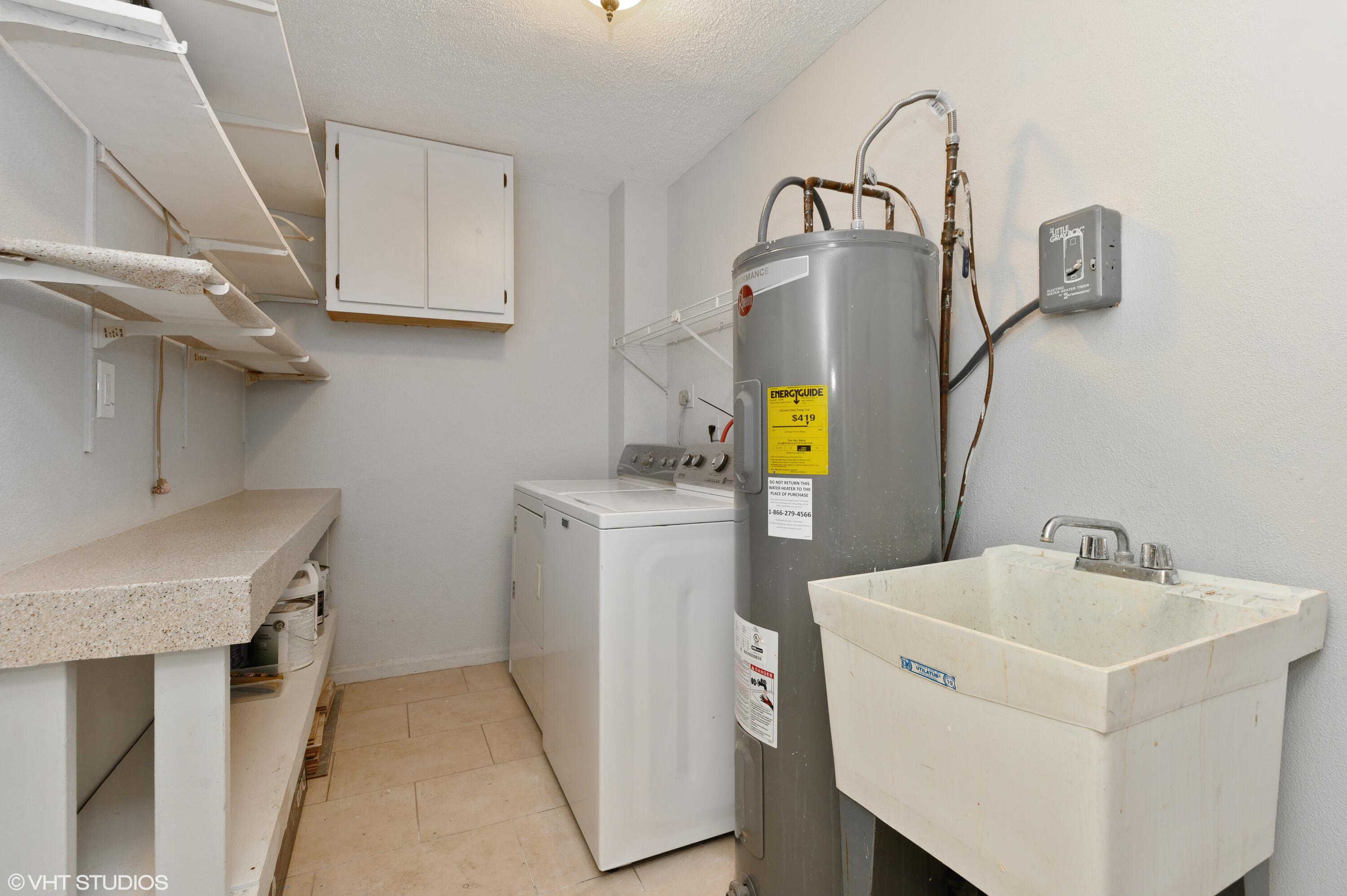 6696 Canary Palm Circle