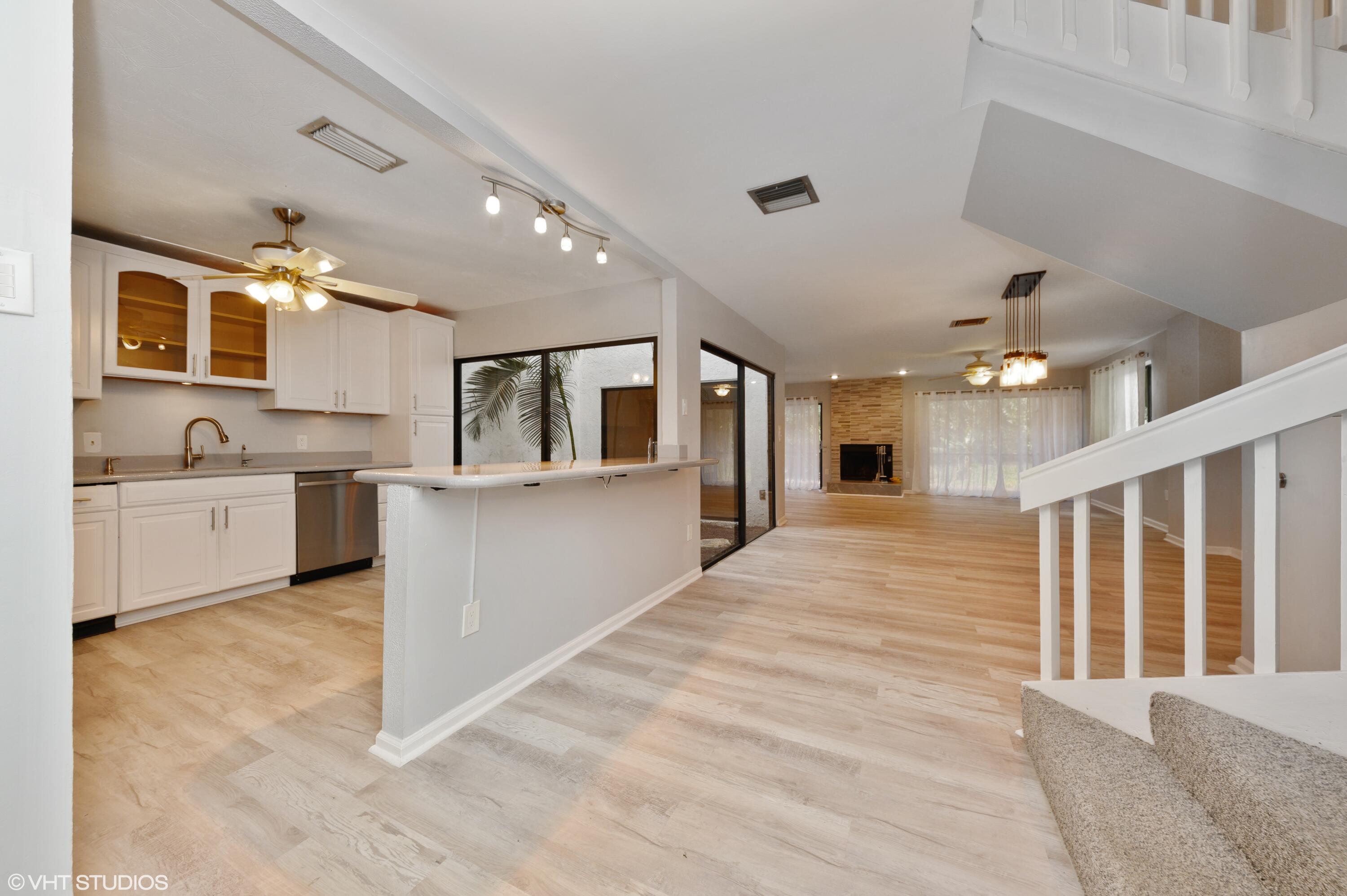 6696 Canary Palm Circle