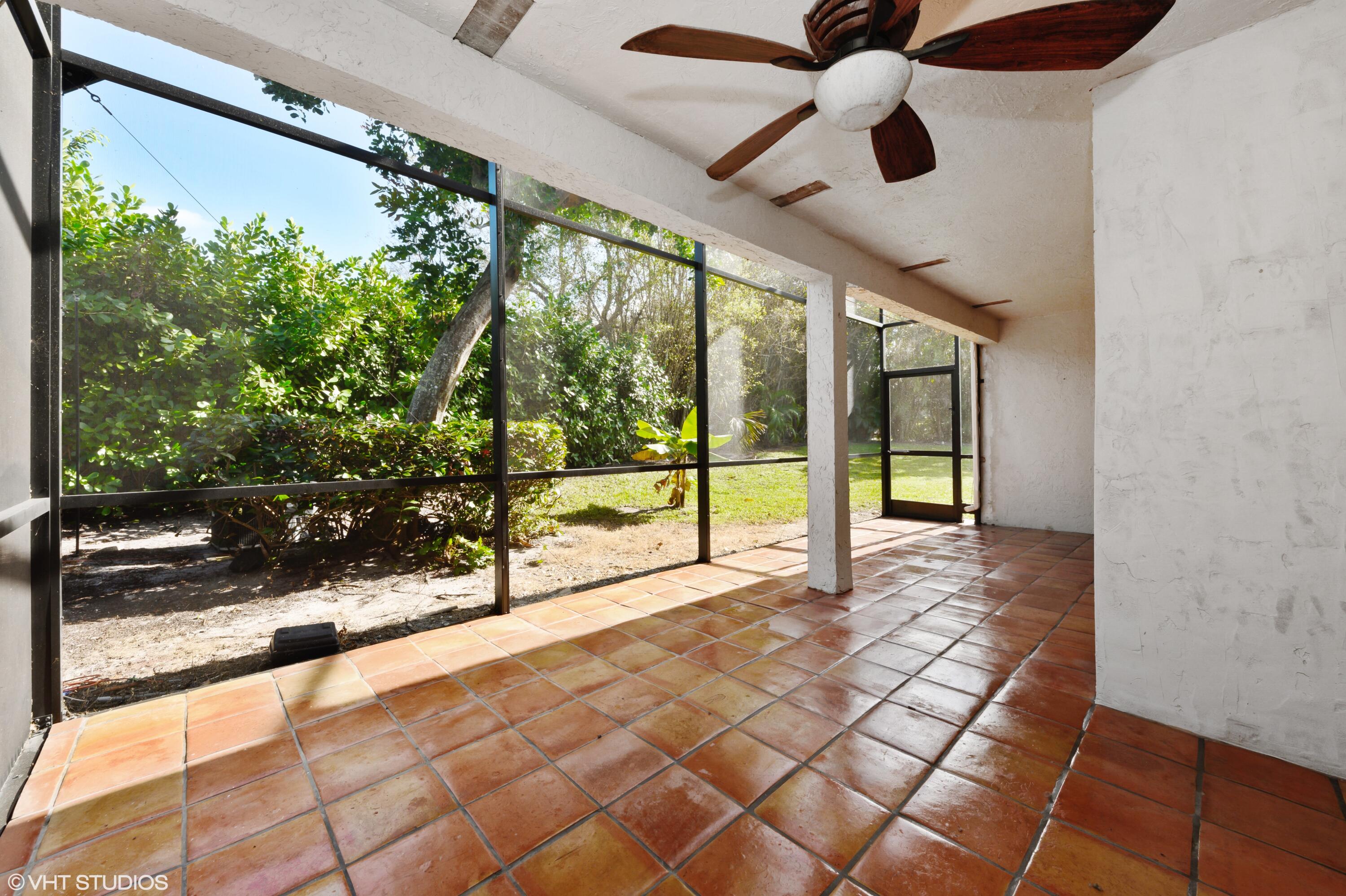 6696 Canary Palm Circle