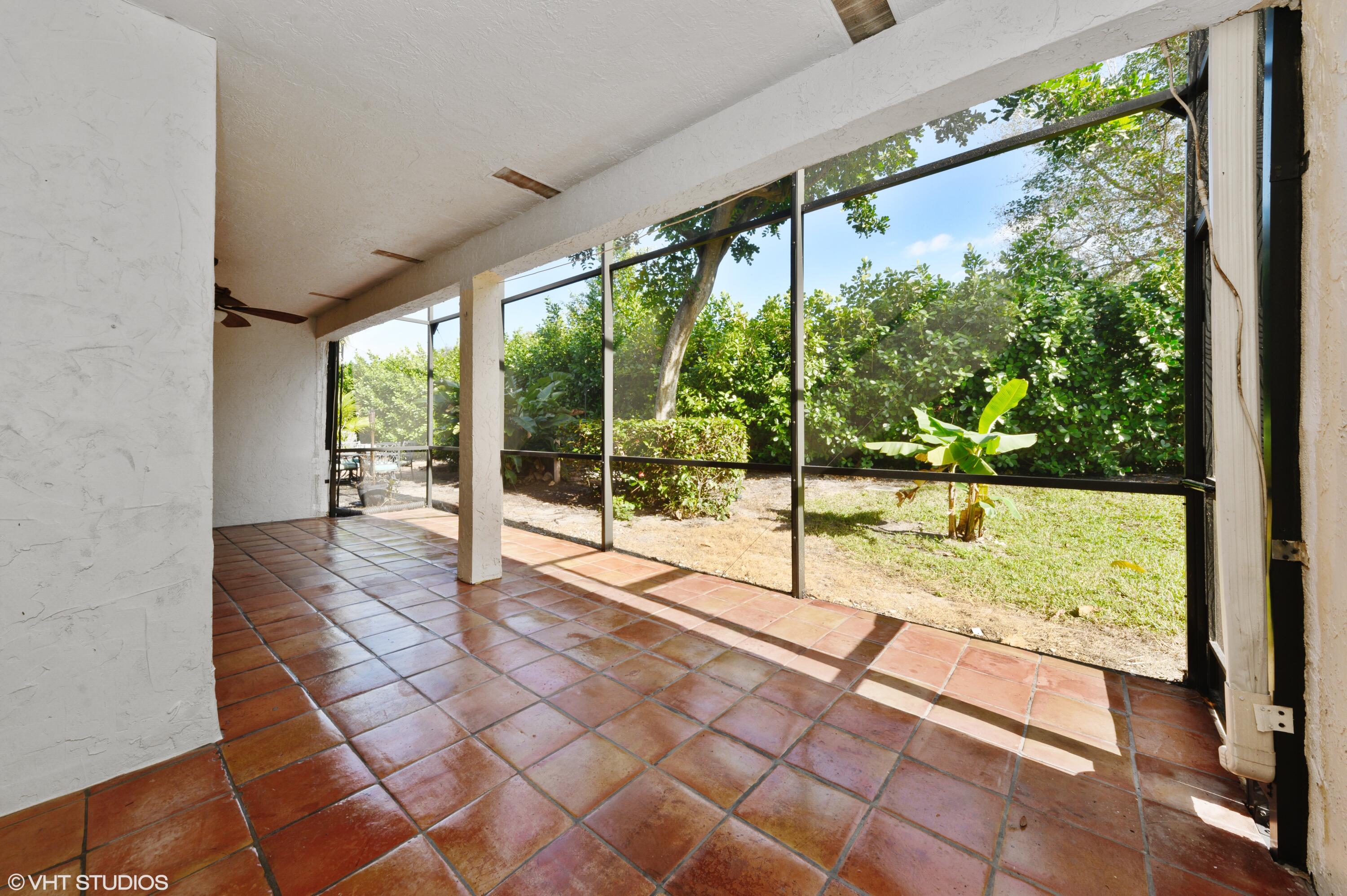 6696 Canary Palm Circle