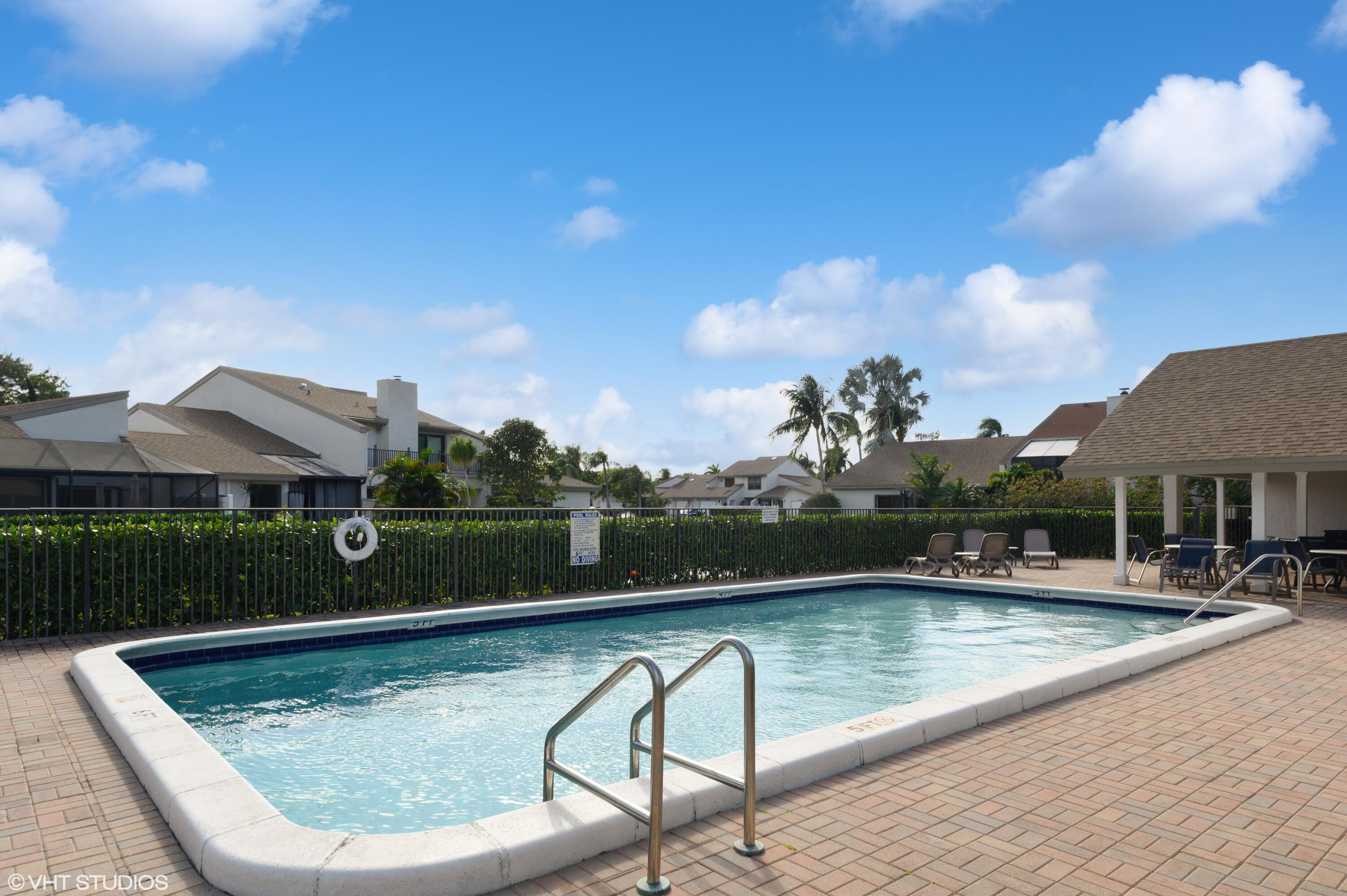 6696 Canary Palm Circle