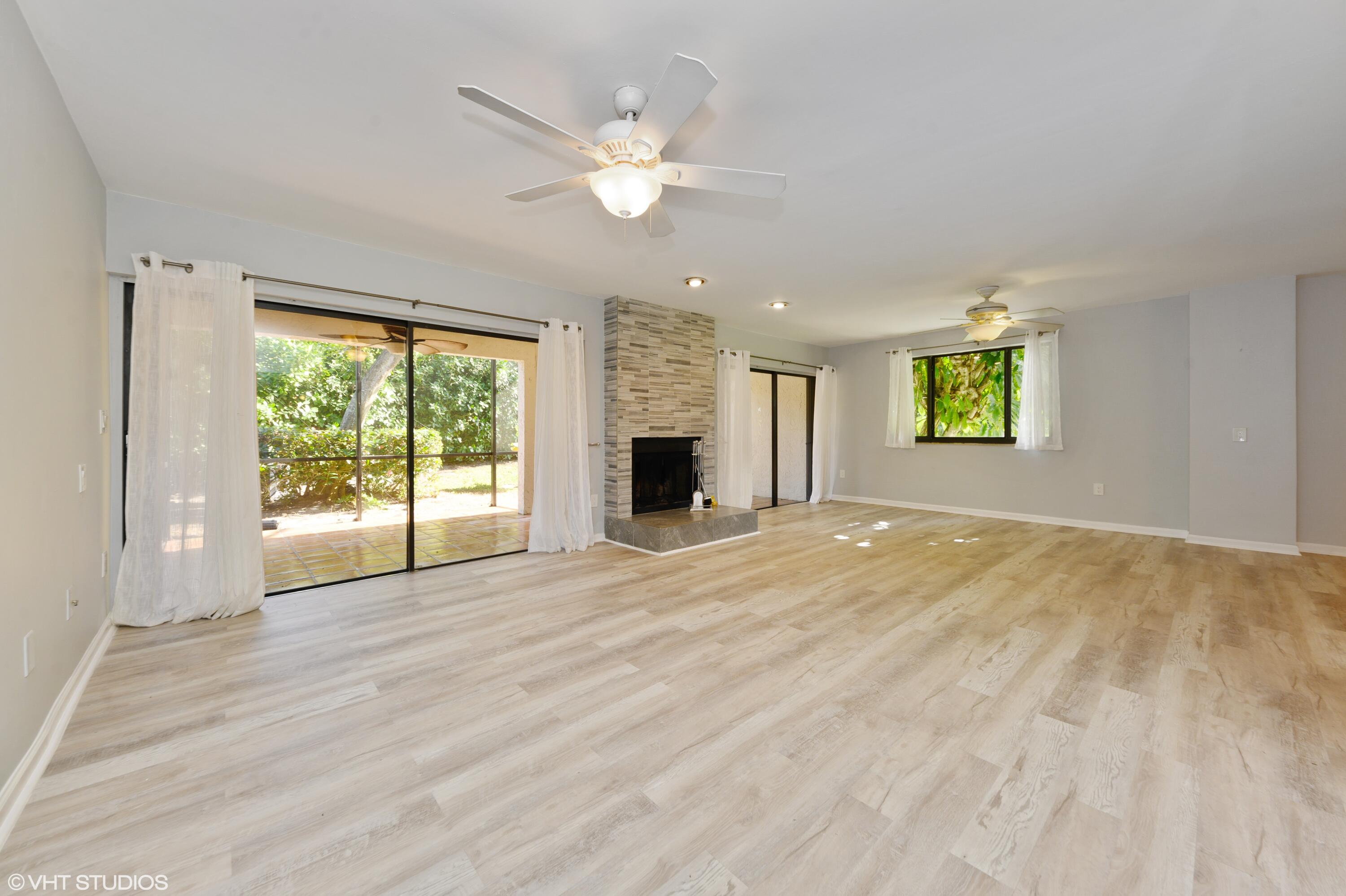 6696 Canary Palm Circle