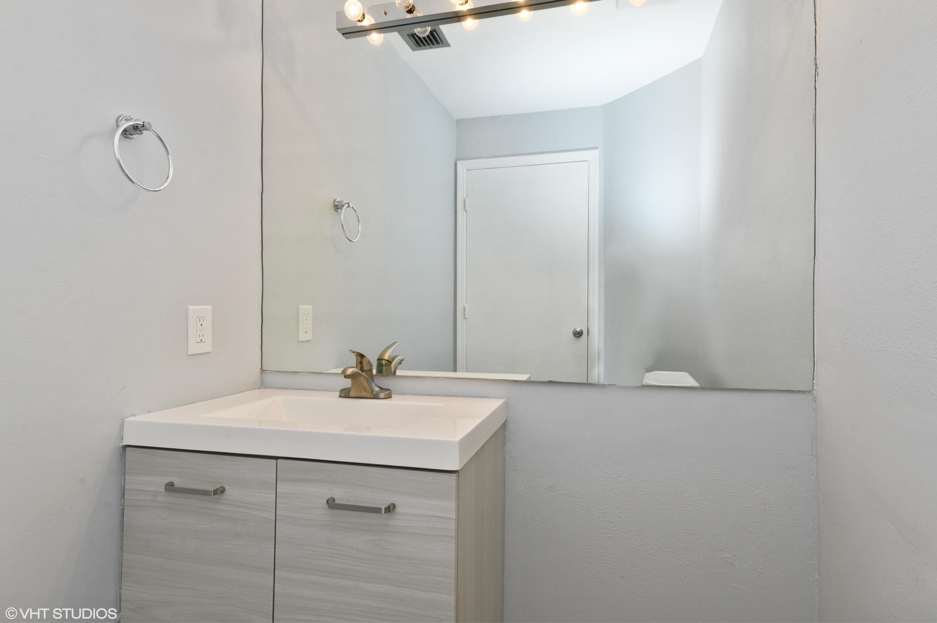 6696 Canary Palm Circle