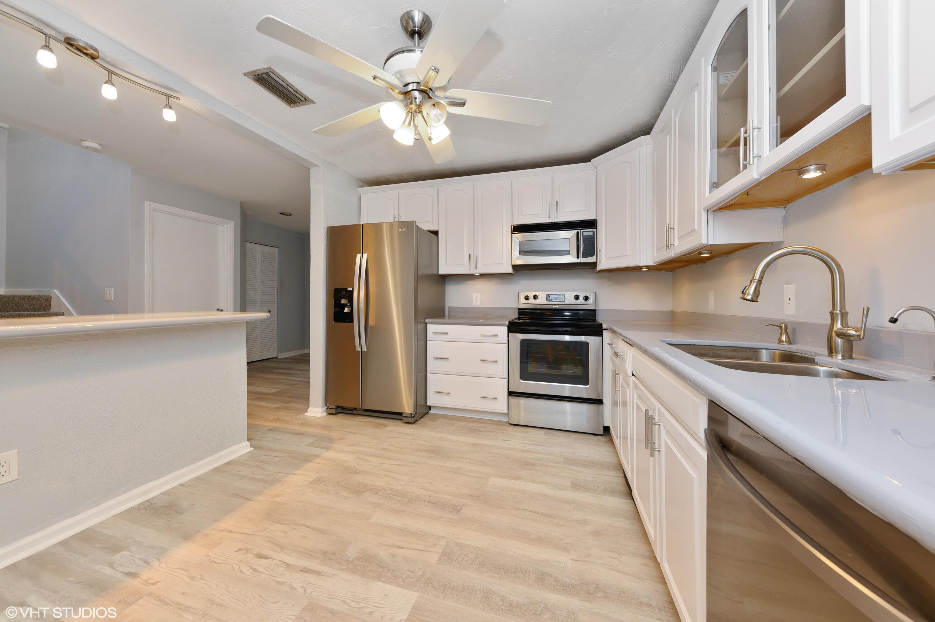 6696 Canary Palm Circle