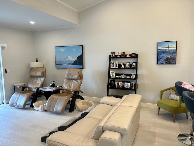 6123 Floral Lakes Drive