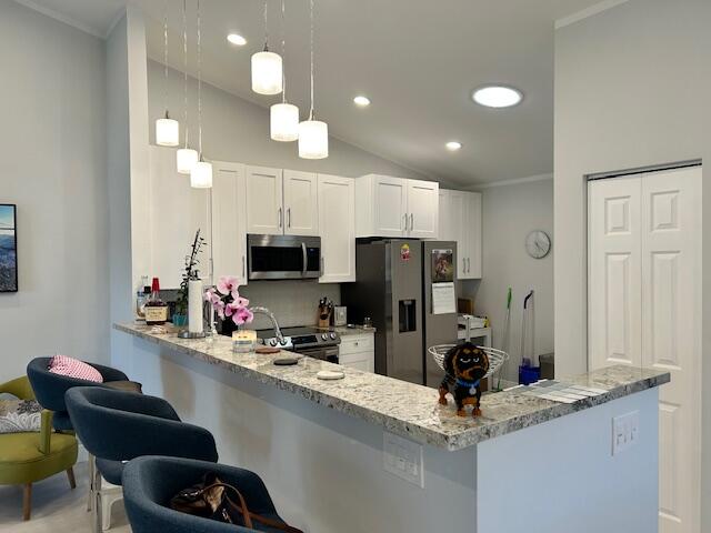 6123 Floral Lakes Drive