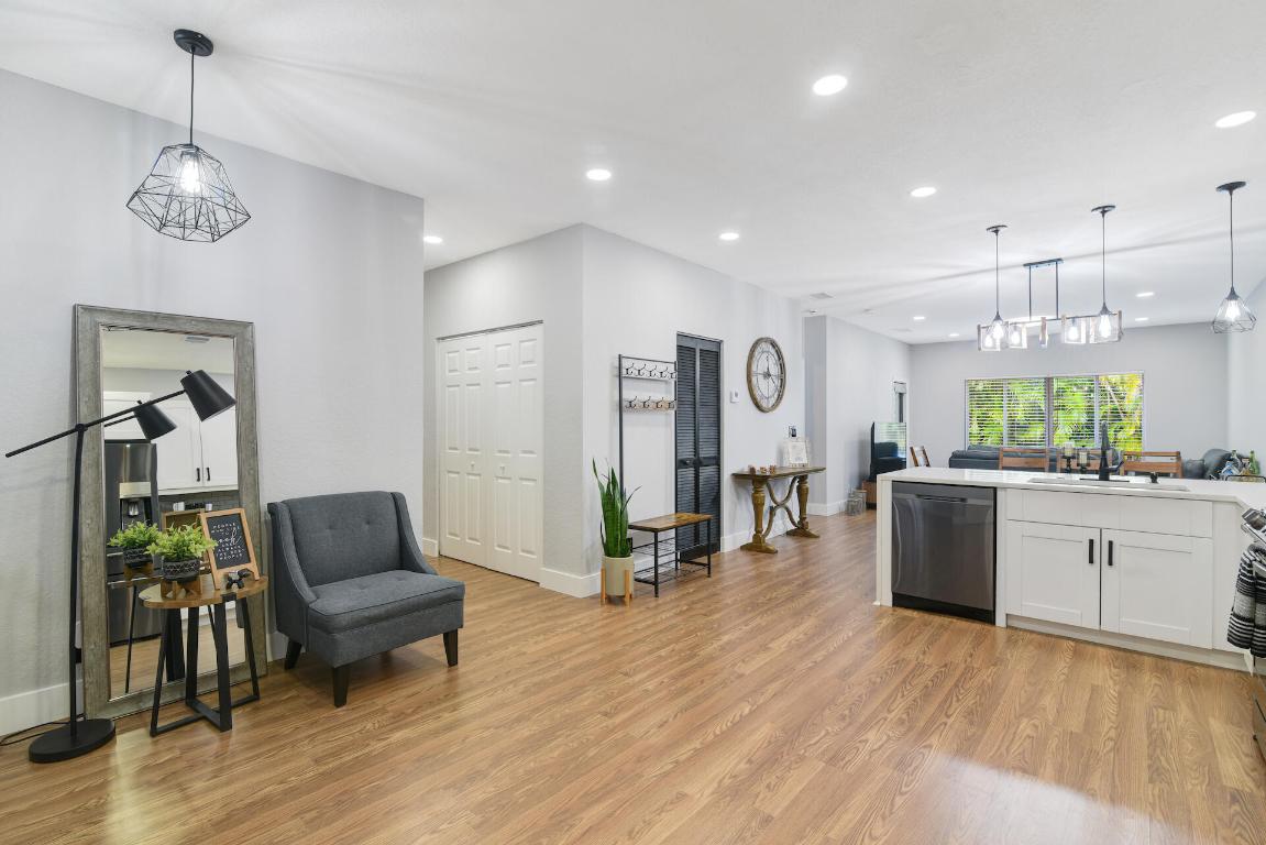 1229 SW 48th Terrace