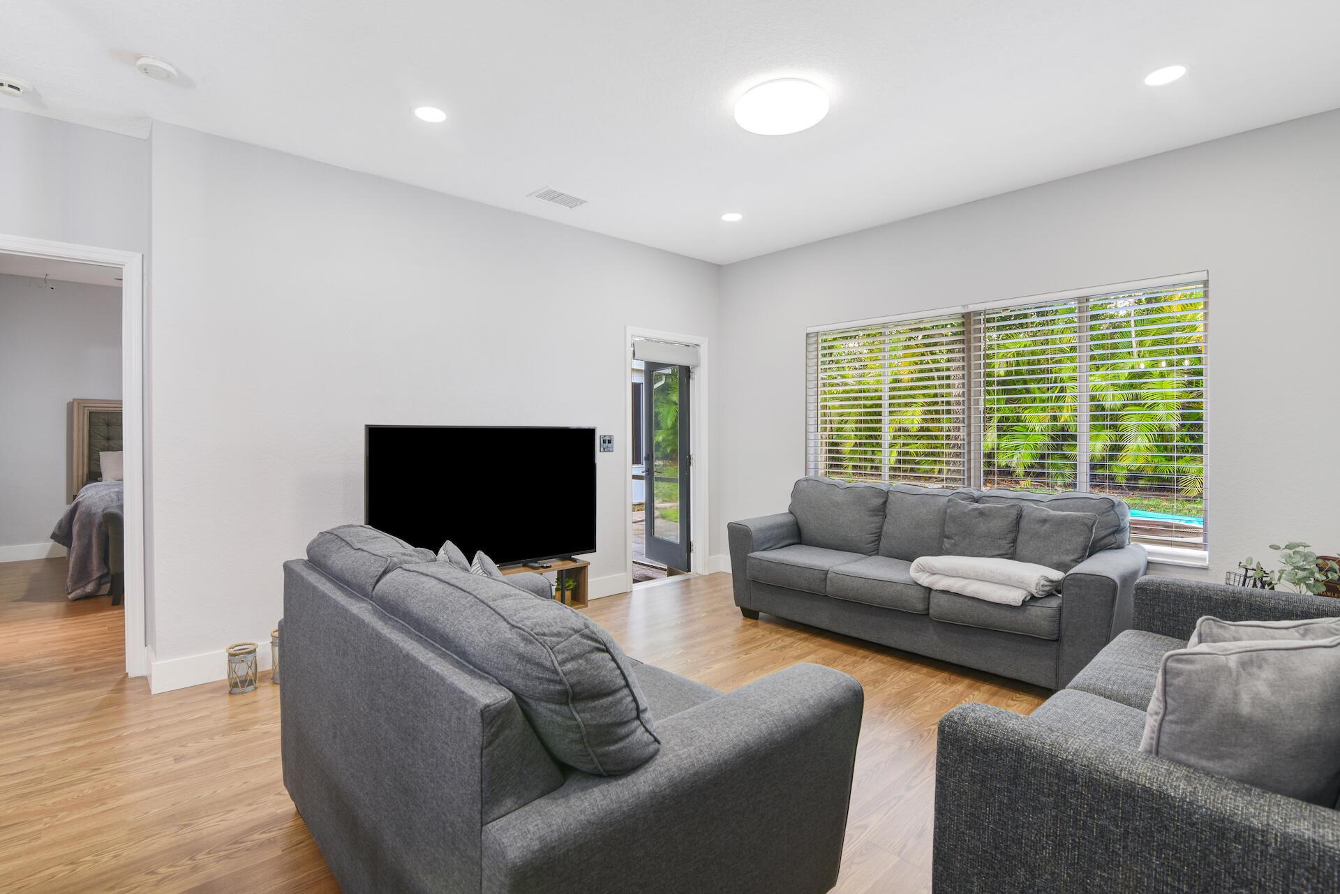 1229 SW 48th Terrace