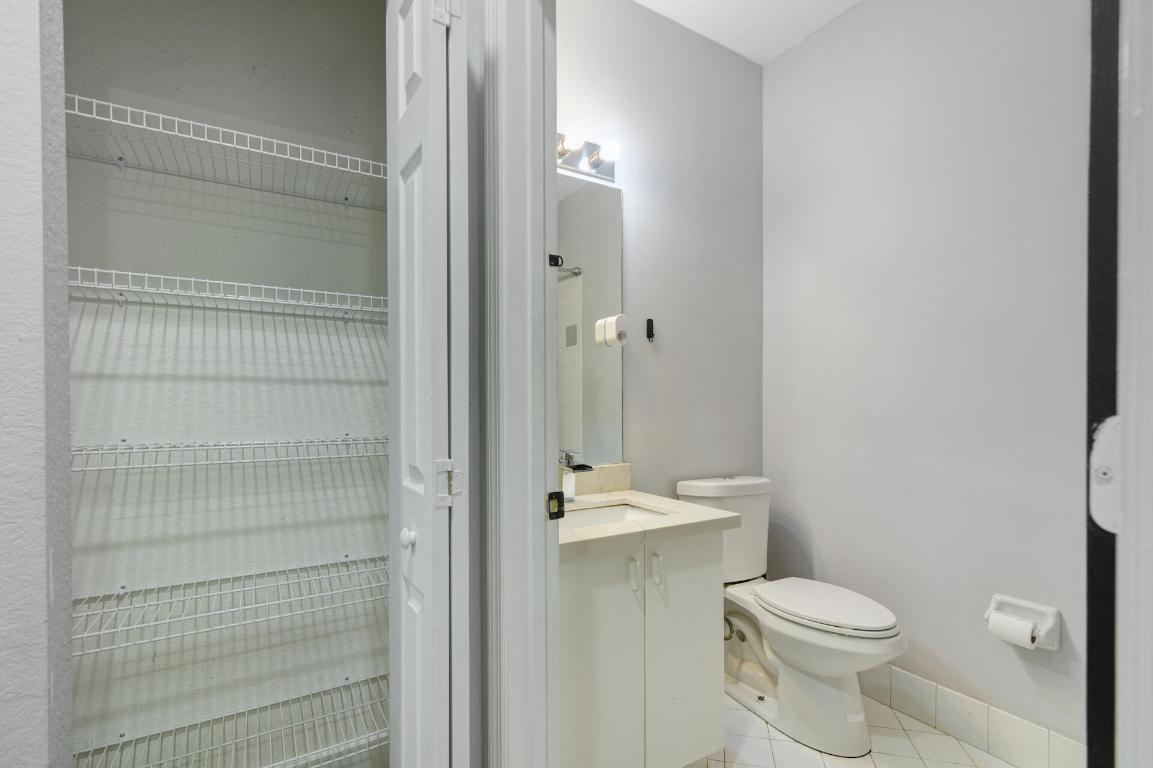 1229 SW 48th Terrace