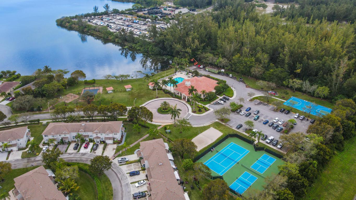 1229 SW 48th Terrace