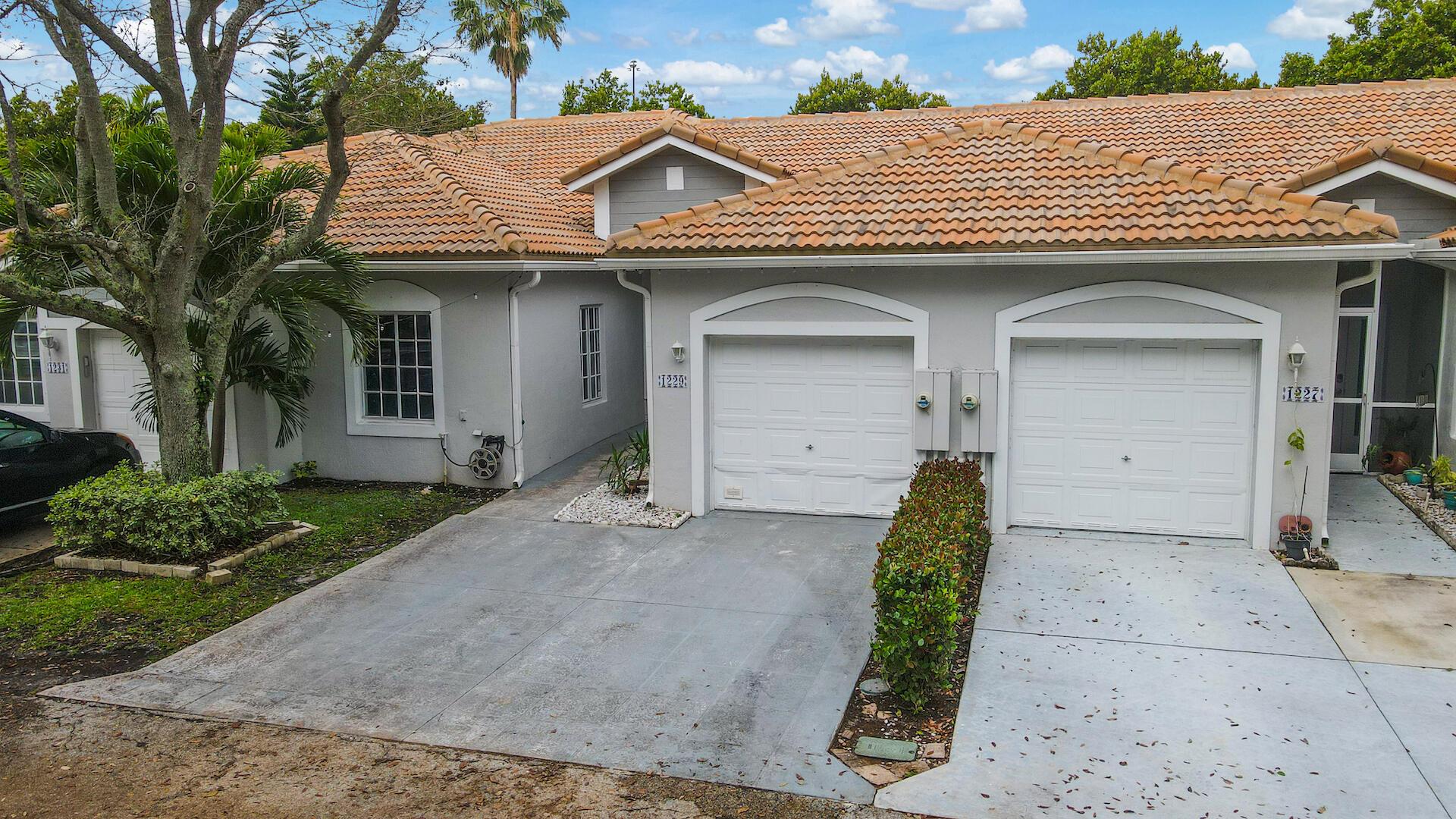 1229 SW 48th Terrace