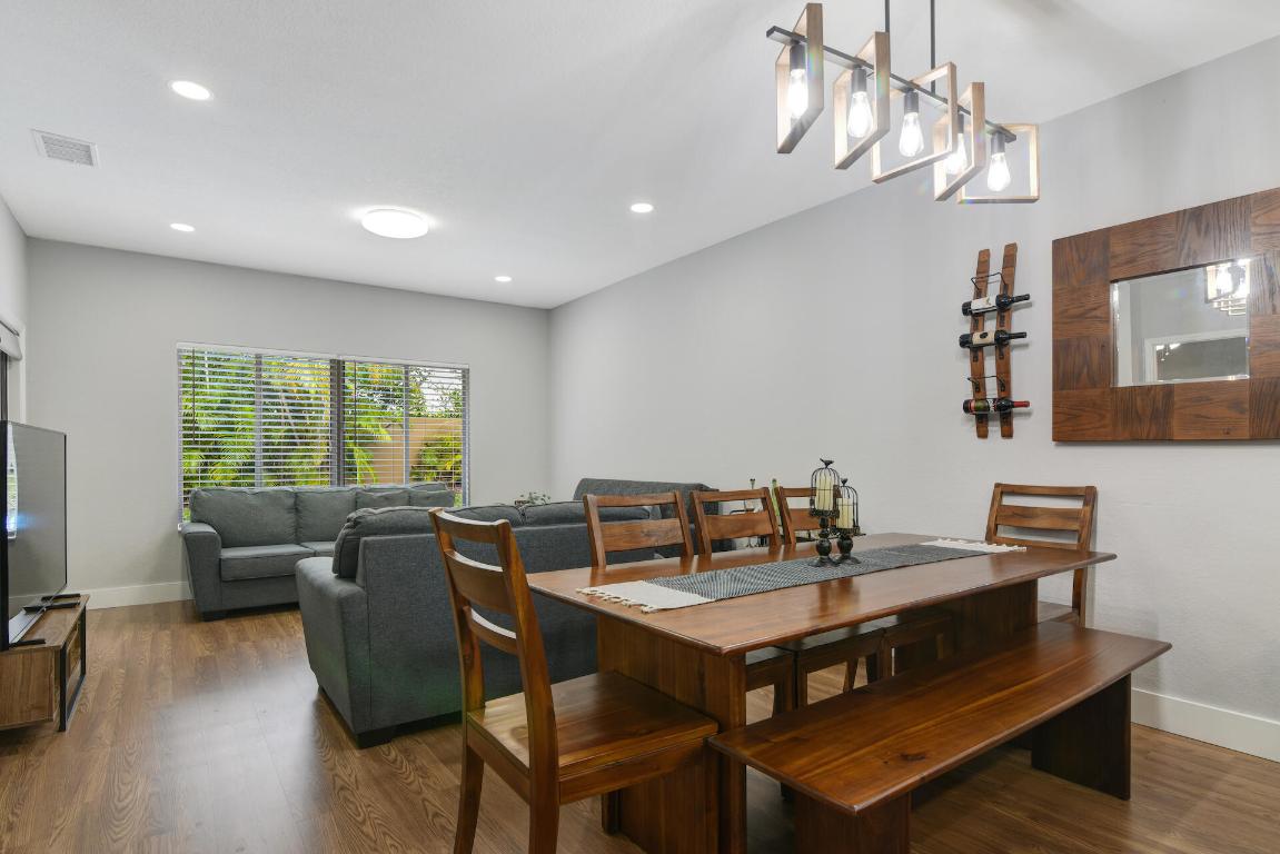 1229 SW 48th Terrace