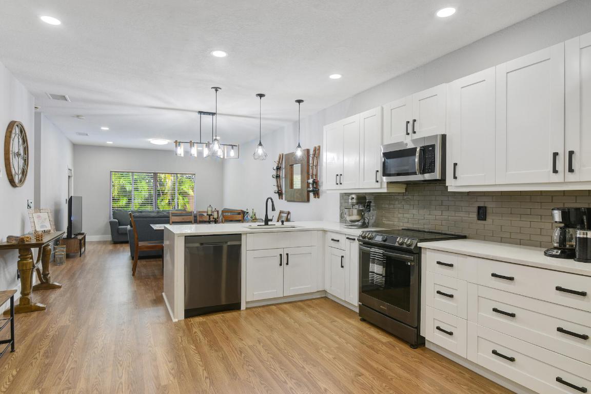 1229 SW 48th Terrace