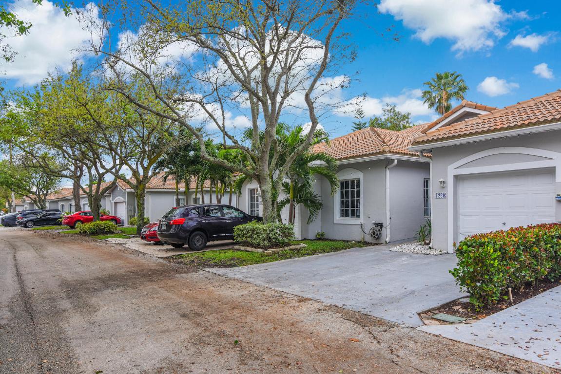 1229 SW 48th Terrace