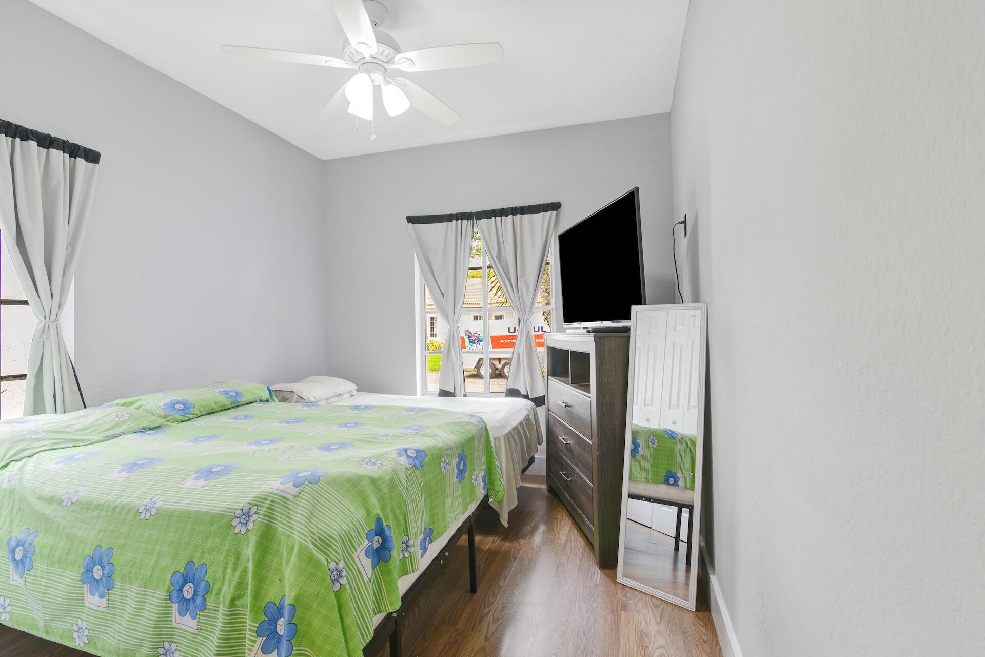 1229 SW 48th Terrace