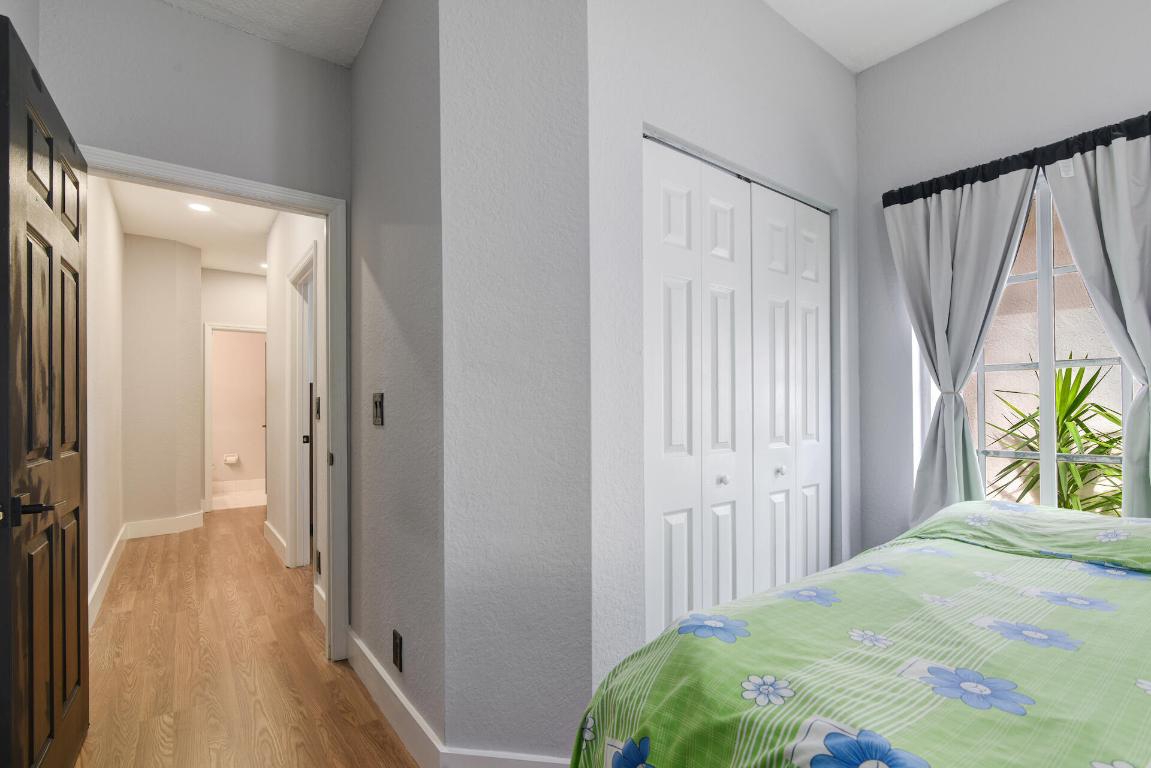 1229 SW 48th Terrace