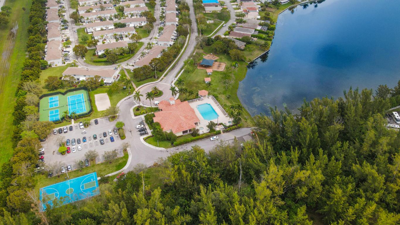 1229 SW 48th Terrace