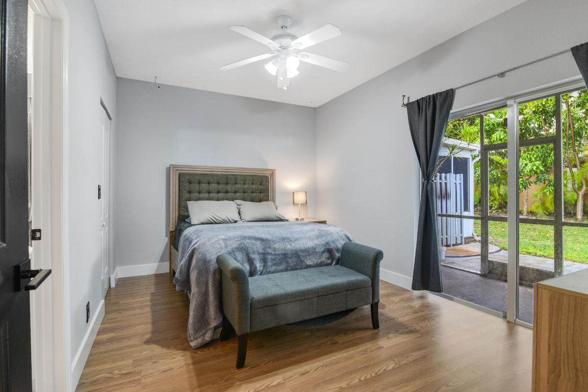 1229 SW 48th Terrace