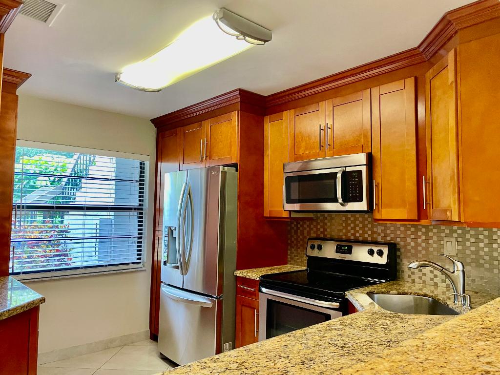 9313 Pecky Cypress Lane 18e