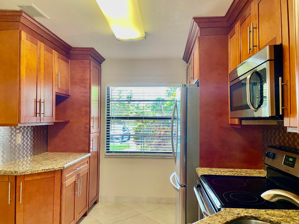 9313 Pecky Cypress Lane 18e