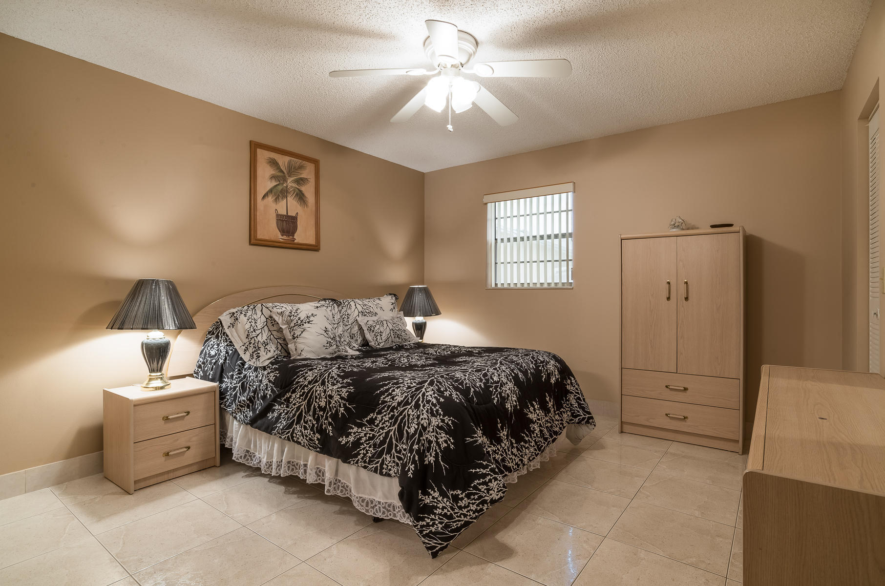 2749 Ponce De Leon Boulevard