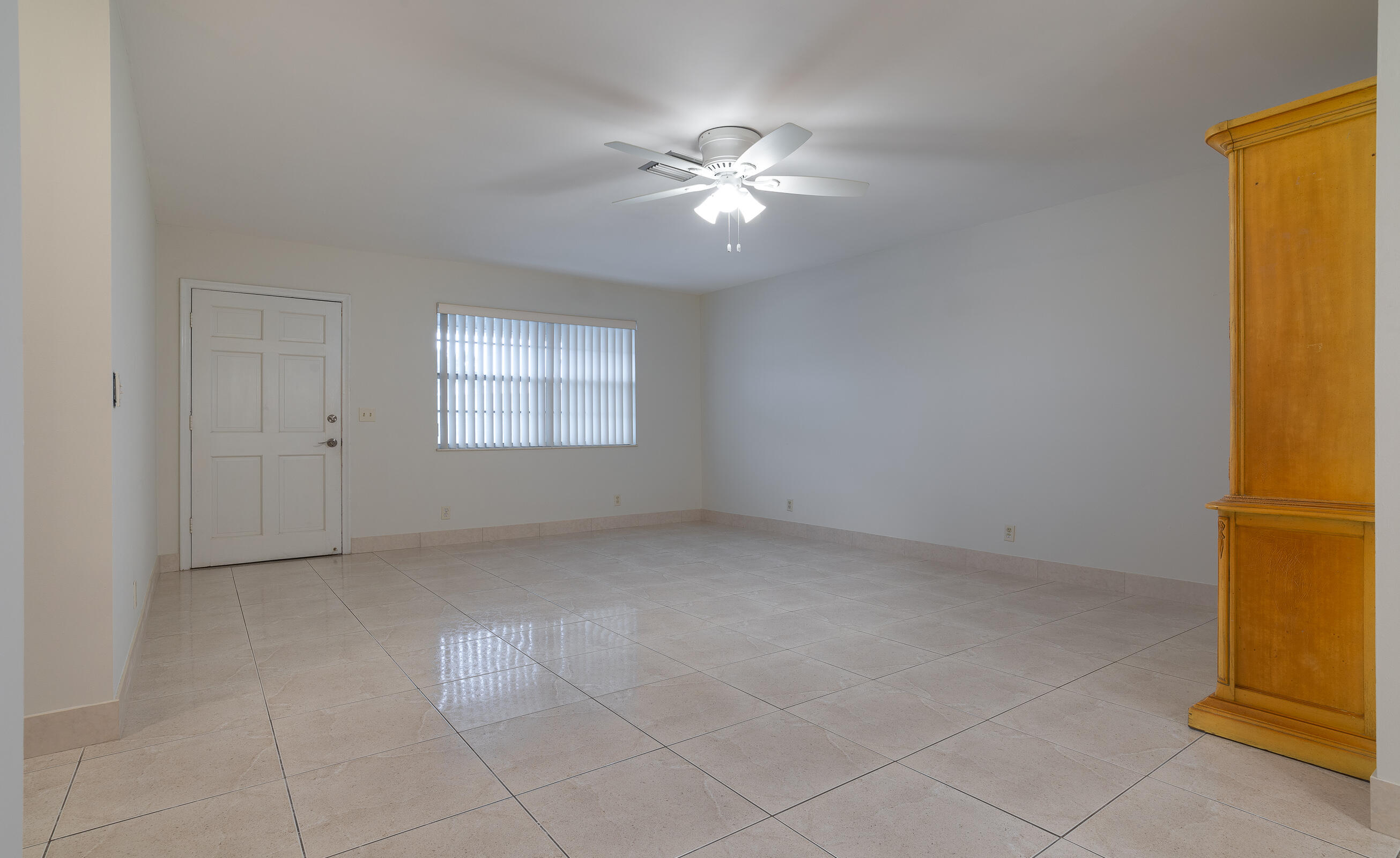 2749 Ponce De Leon Boulevard