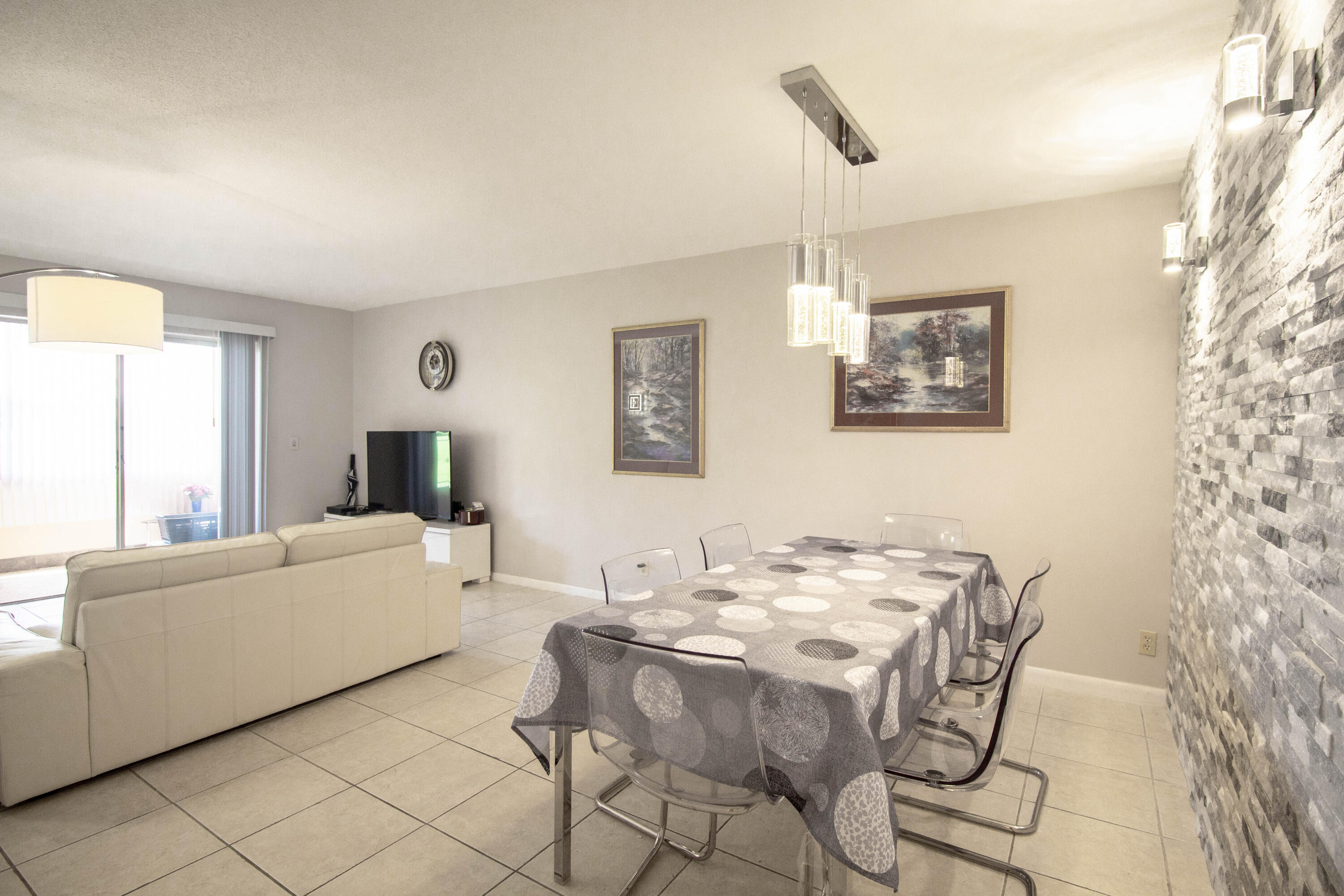 2600 NE 1st Lane 1160