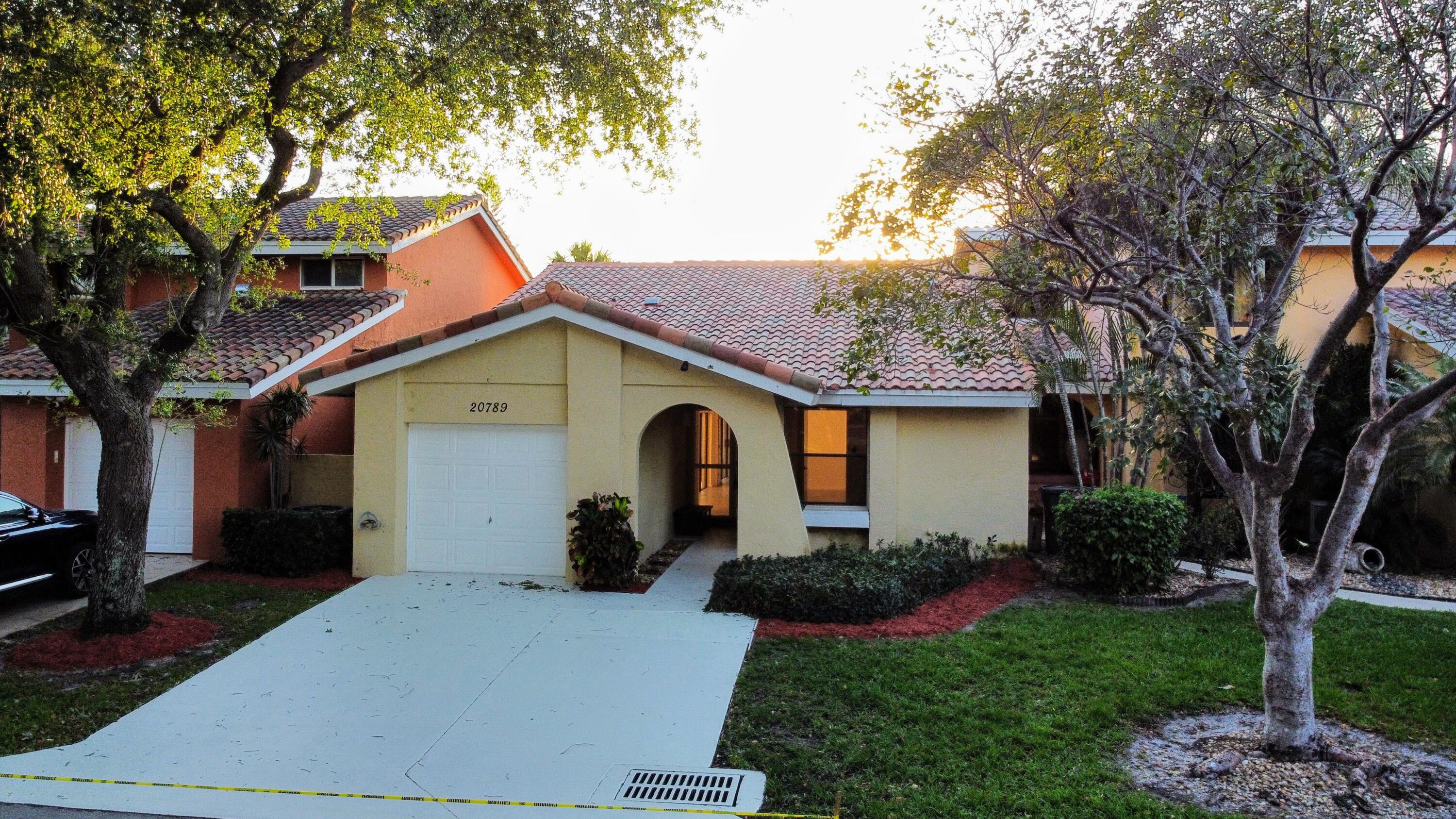 20789 Del Luna Drive