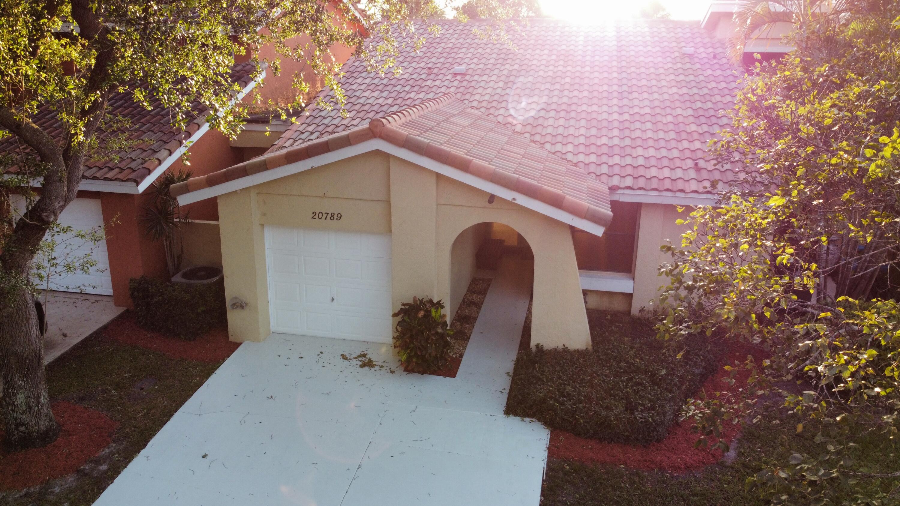 20789 Del Luna Drive