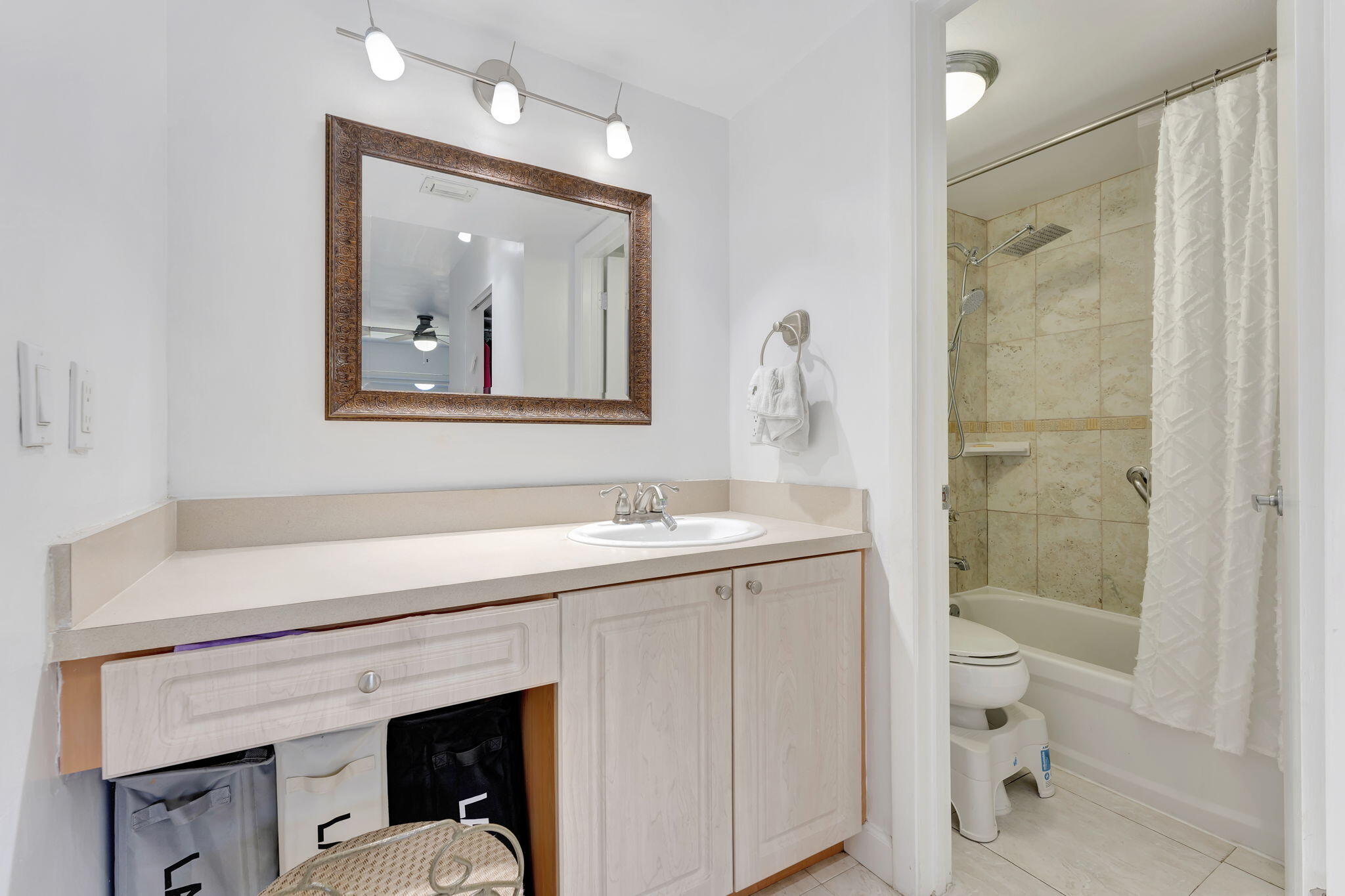 10551 W Broward Boulevard 404