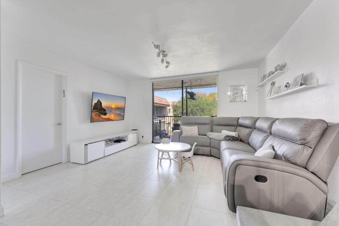 10551 W Broward Boulevard 404