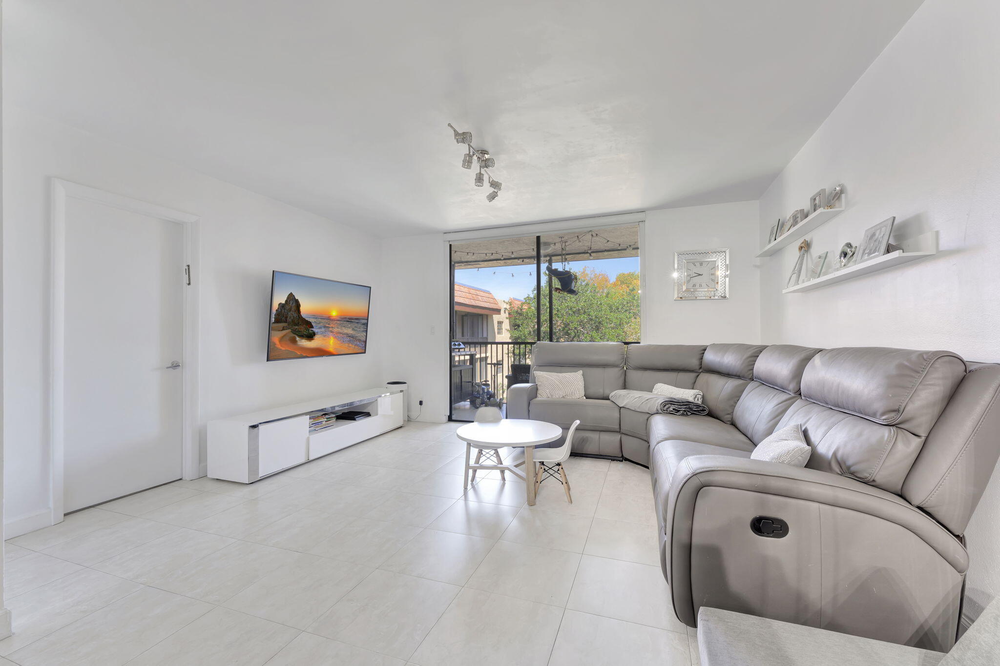 10551 W Broward Boulevard 404